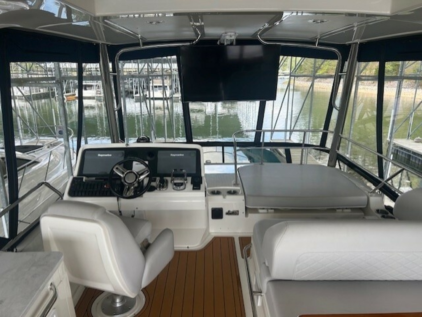 2017 Sea Ray 460 FLY - Image 18