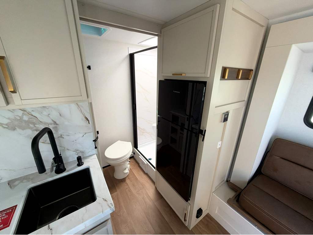 2027 GRAND DESIGN IMAGINE AIM 16MLA - Image 9