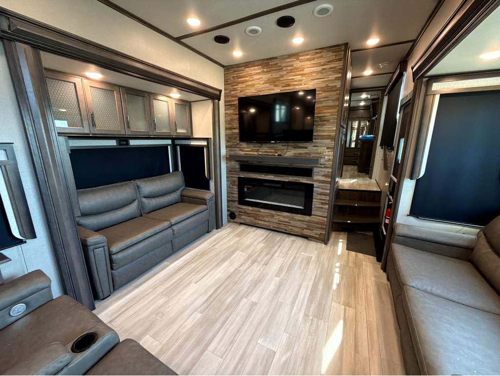 2022 GRAND DESIGN SOLITUDE 390RK - Image 14