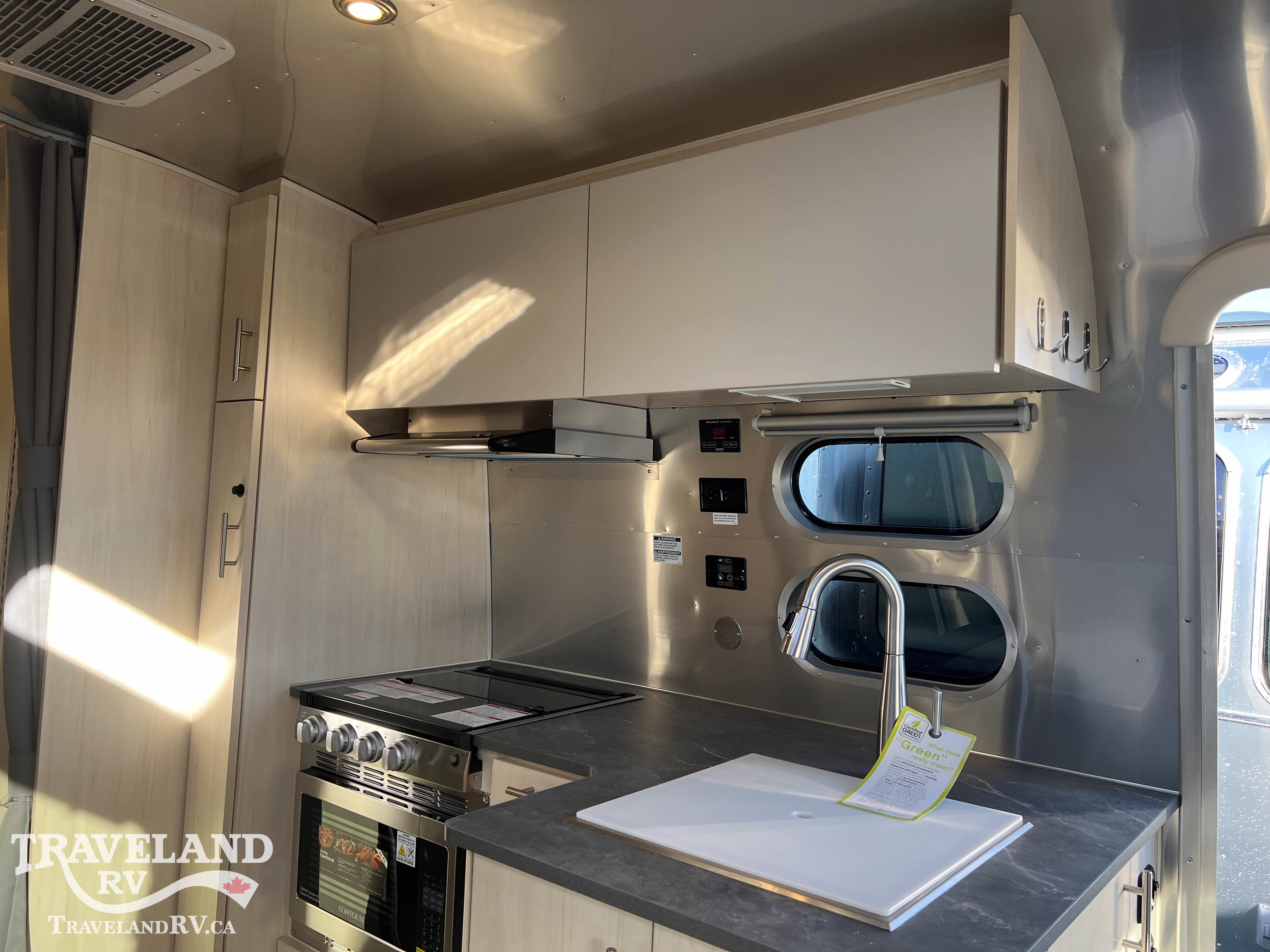 2026 Airstream Flying Cloud 25FB - Image 13