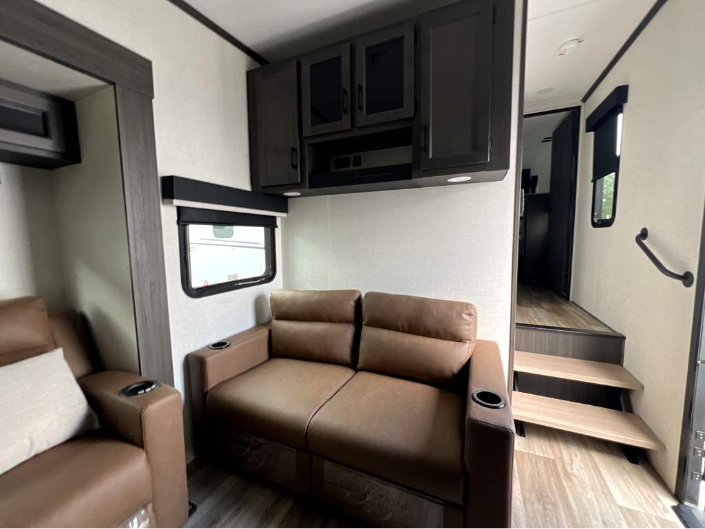 2026 VENTURE RV SPORTTREK 353VRK - Image 8