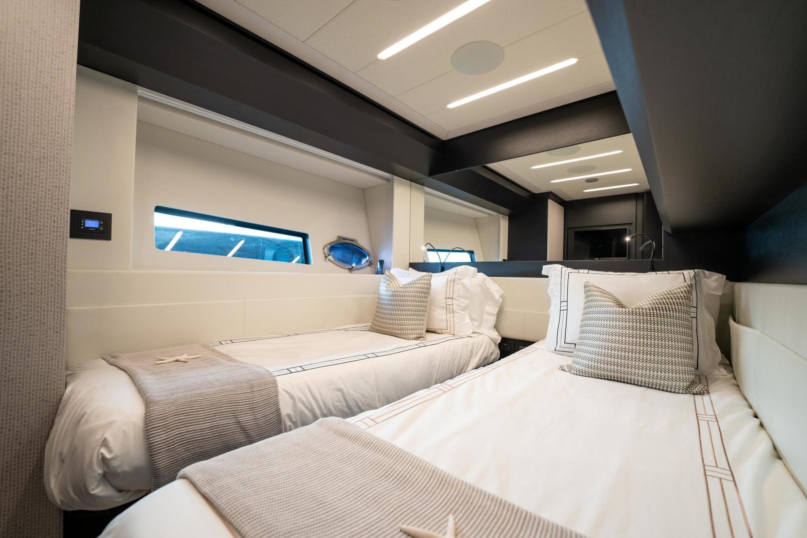 2021 Pershing 8X - Image 19