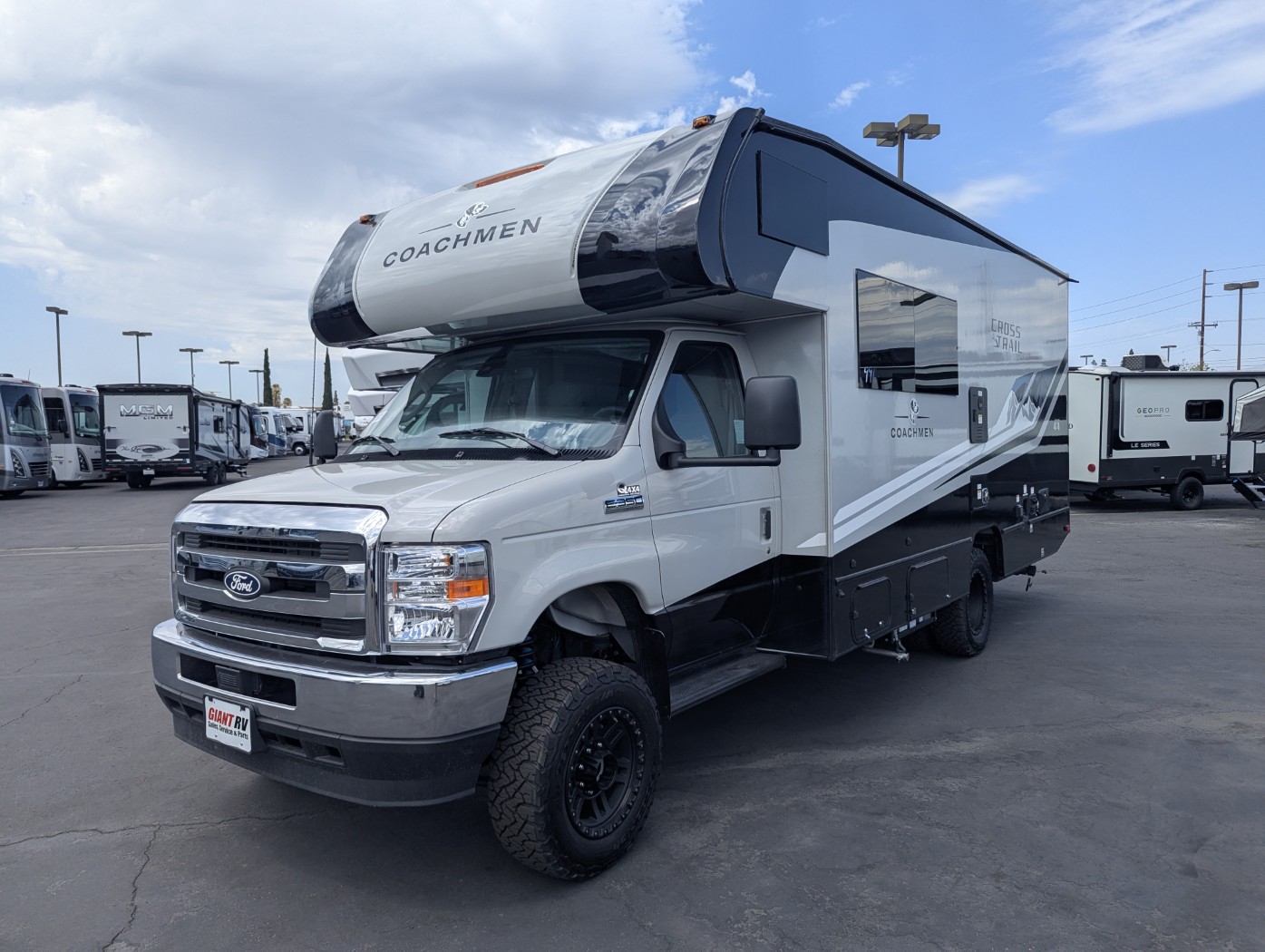 2026 Coachmen Cross Trail 23XG 4X4 - Image 3