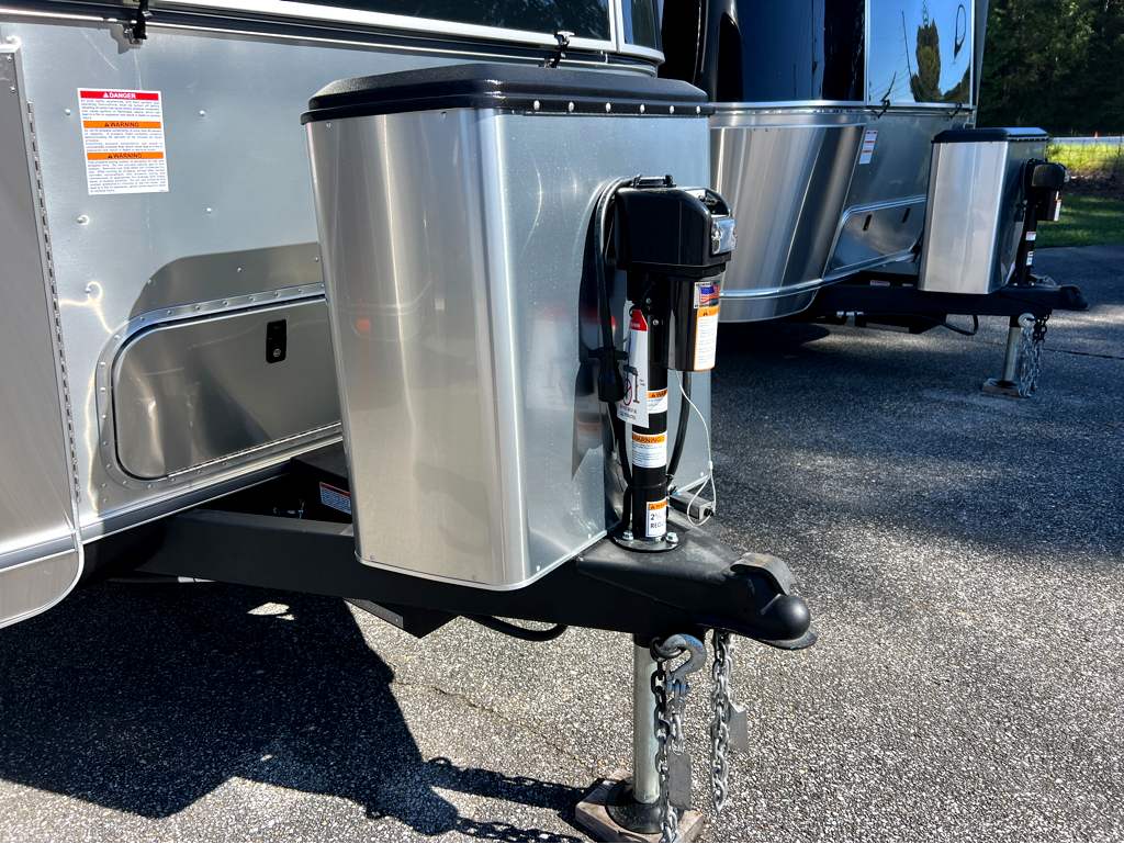 2027 AIRSTREAM TRADE WIND 27FBQ - Image 25