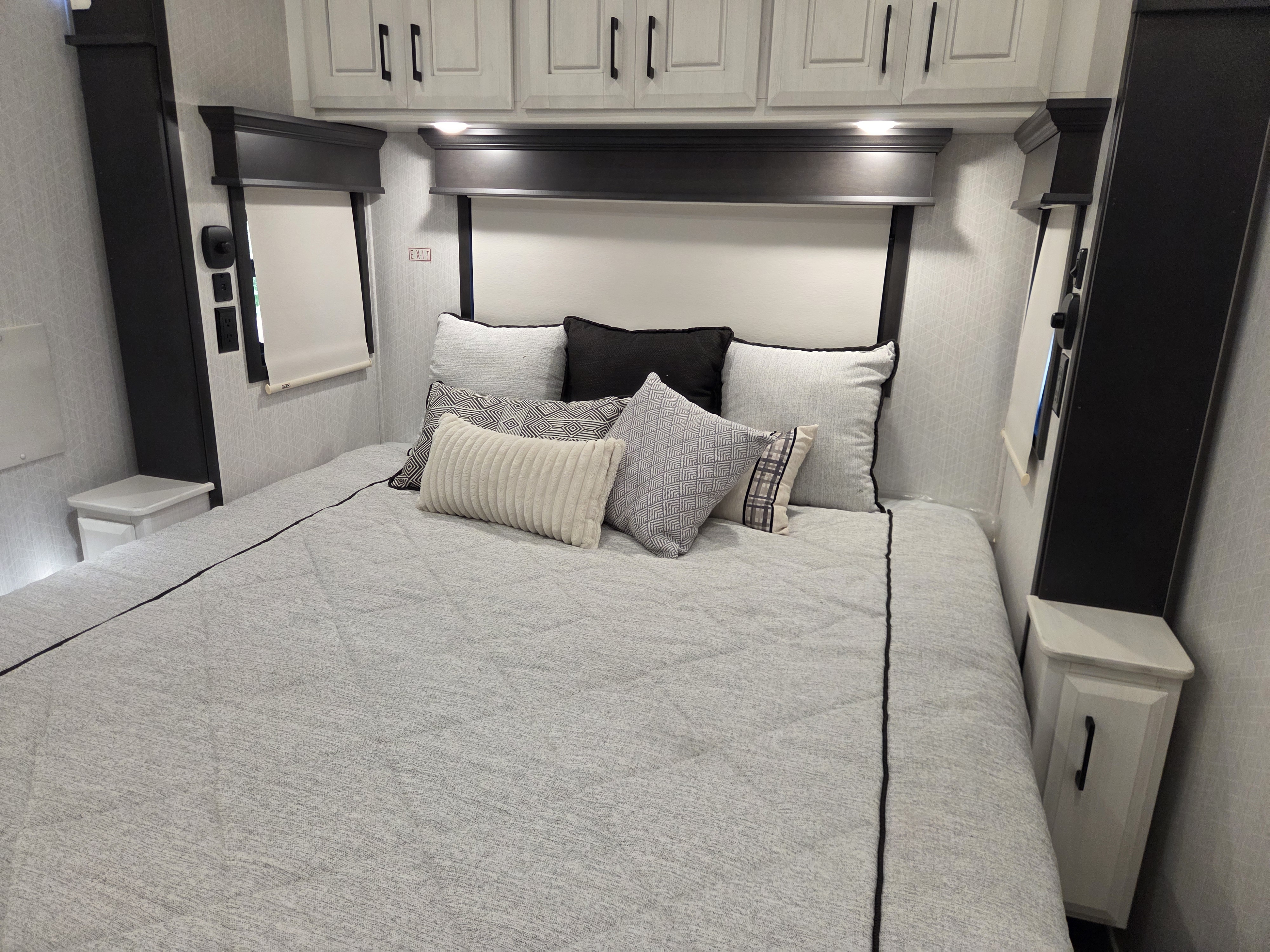 2022 DRV Mobile Suites 41FKMB - Image 19