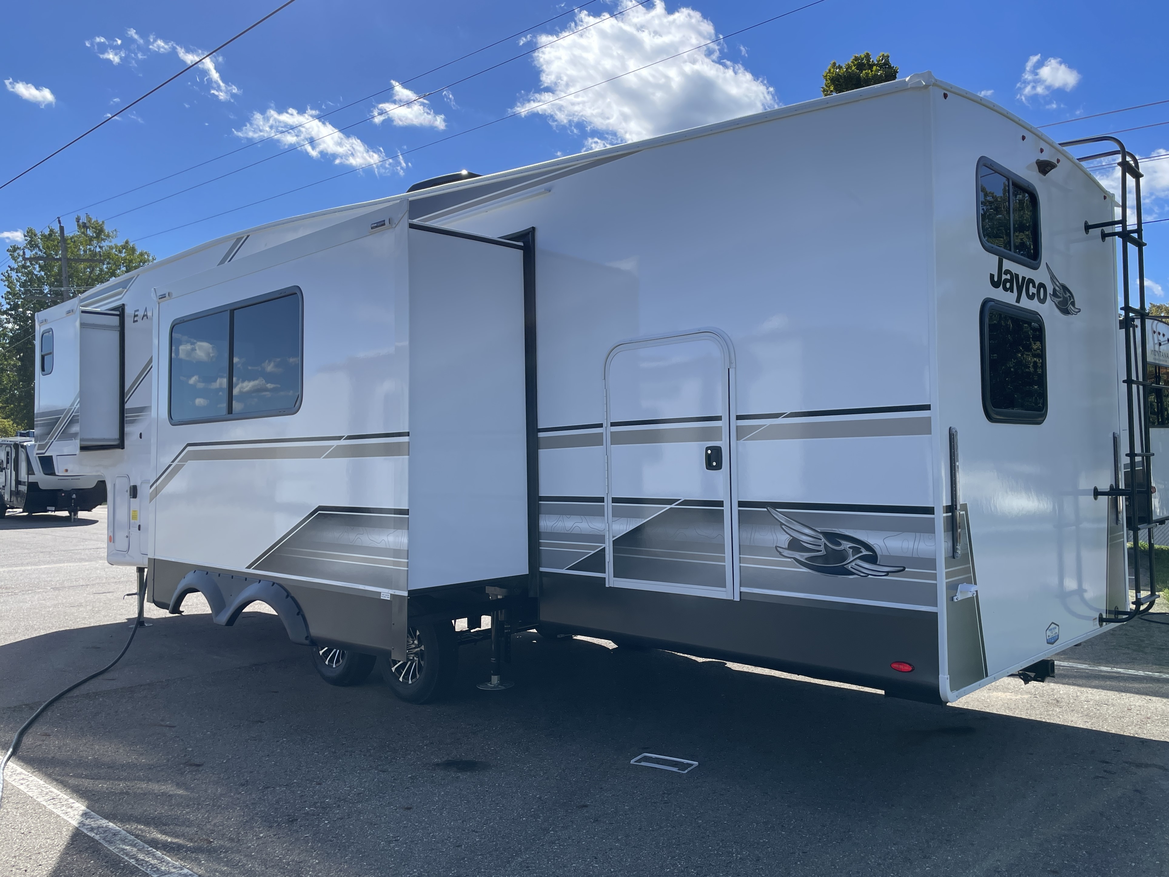 2027 Jayco Eagle 31QBH - Image 5