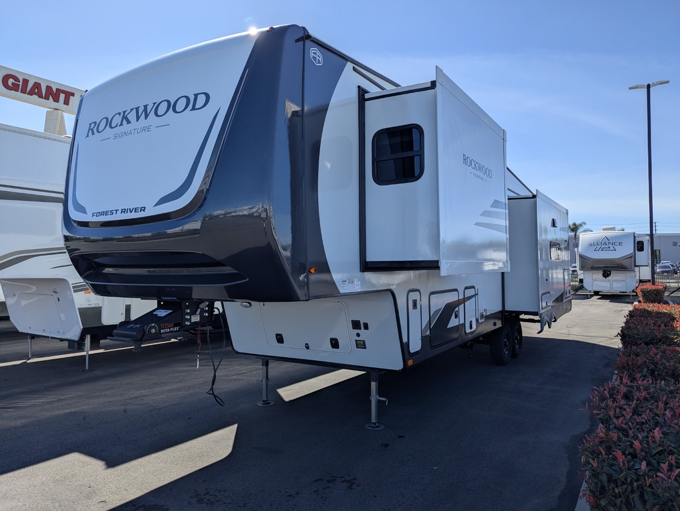 2026 Forest River Rockwood Signature R361RLS - Image 3