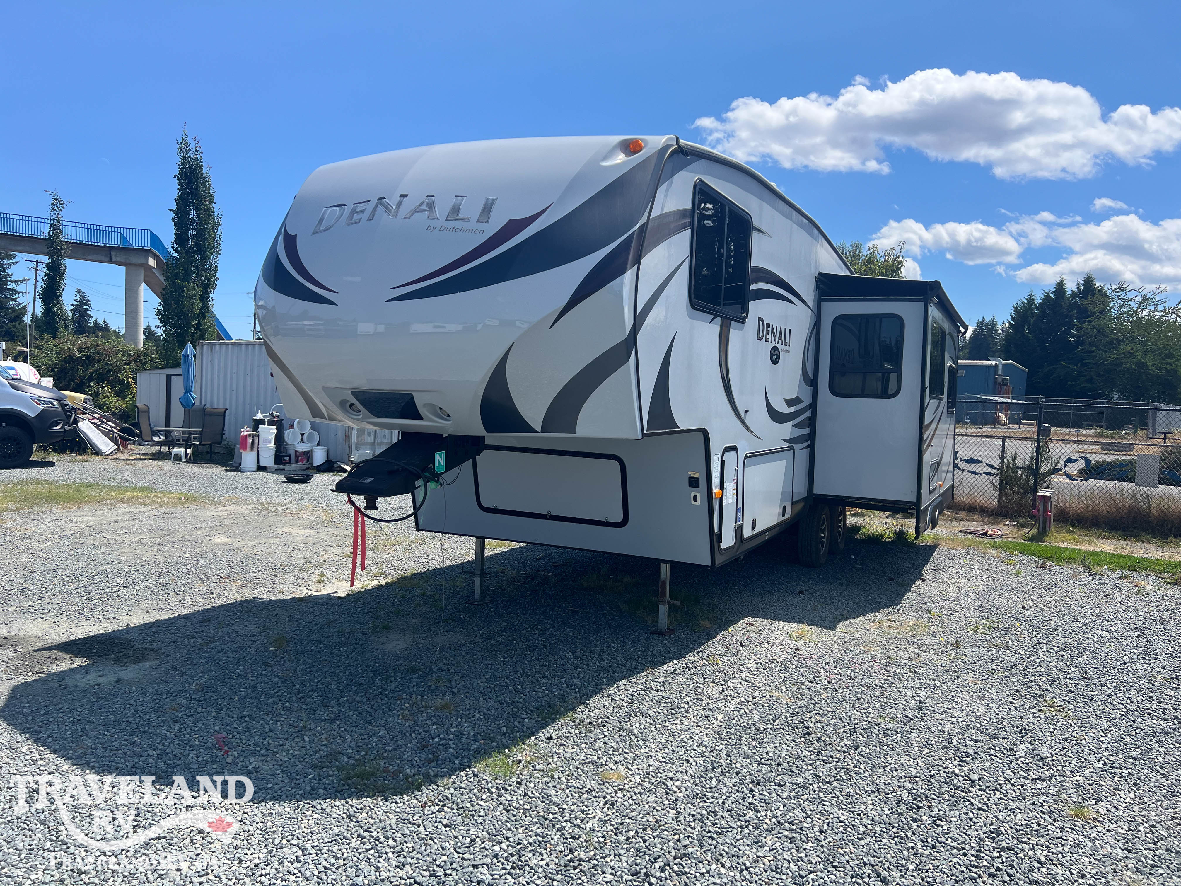 2014 Dutchmen Denali 2625RL Trail Edition - Image 5