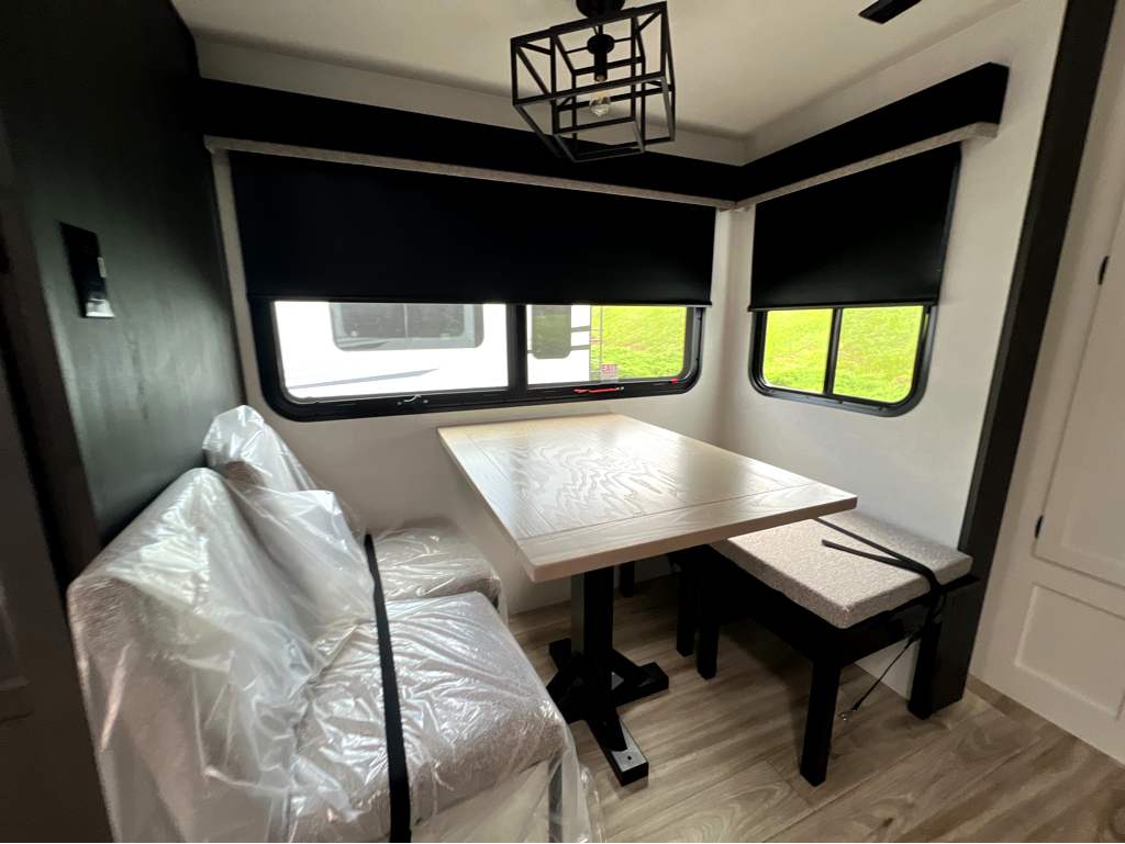 2027 VENTURE RV SPORTTREK 336VRK - Image 12