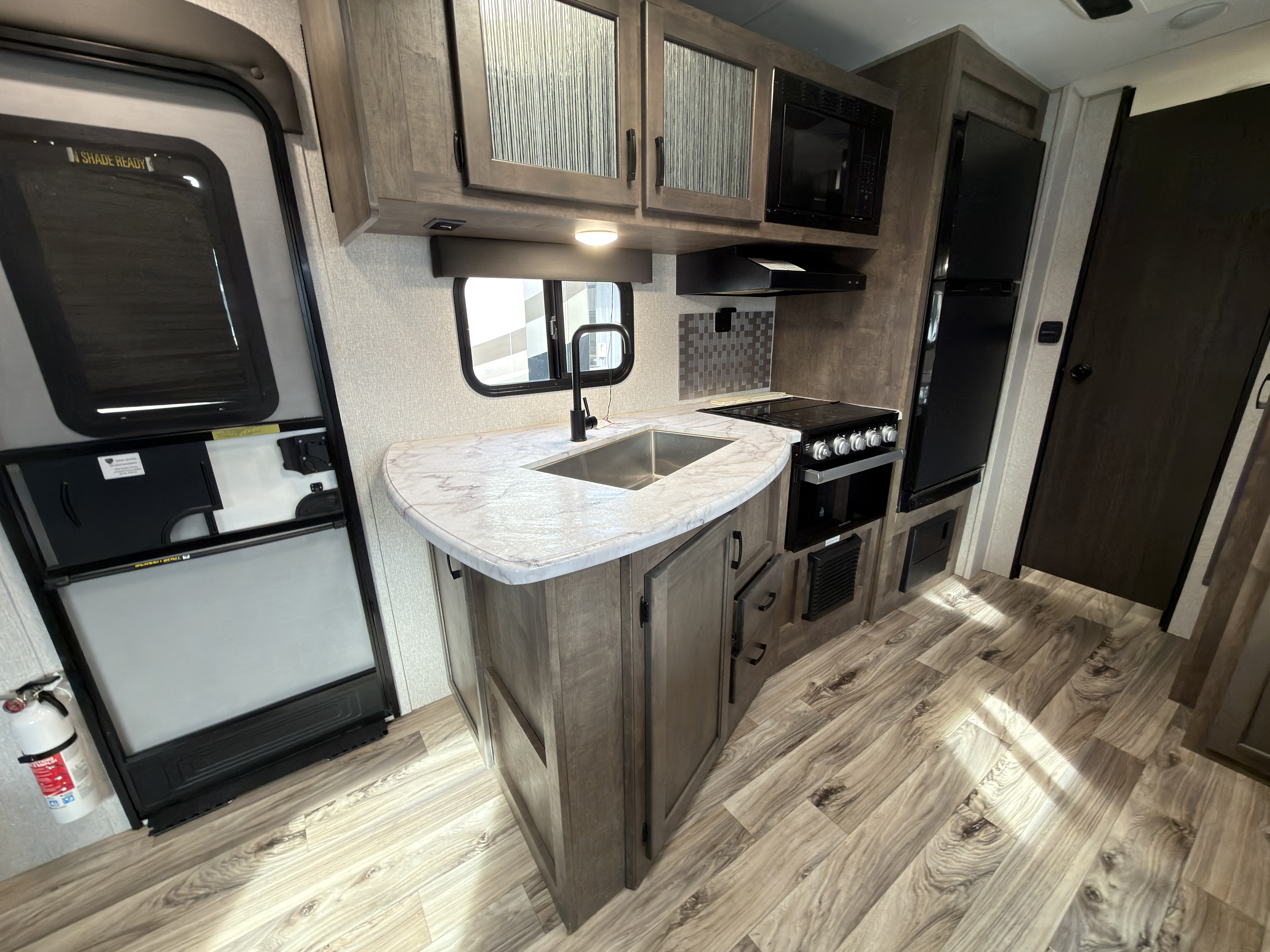 2022 Venture RV Sonic SN220VRB - Image 13