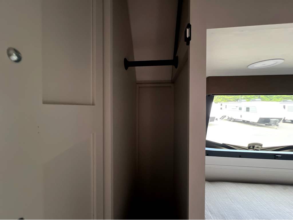 2027 VENTURE RV SPORTTREK 333VIK - Image 23