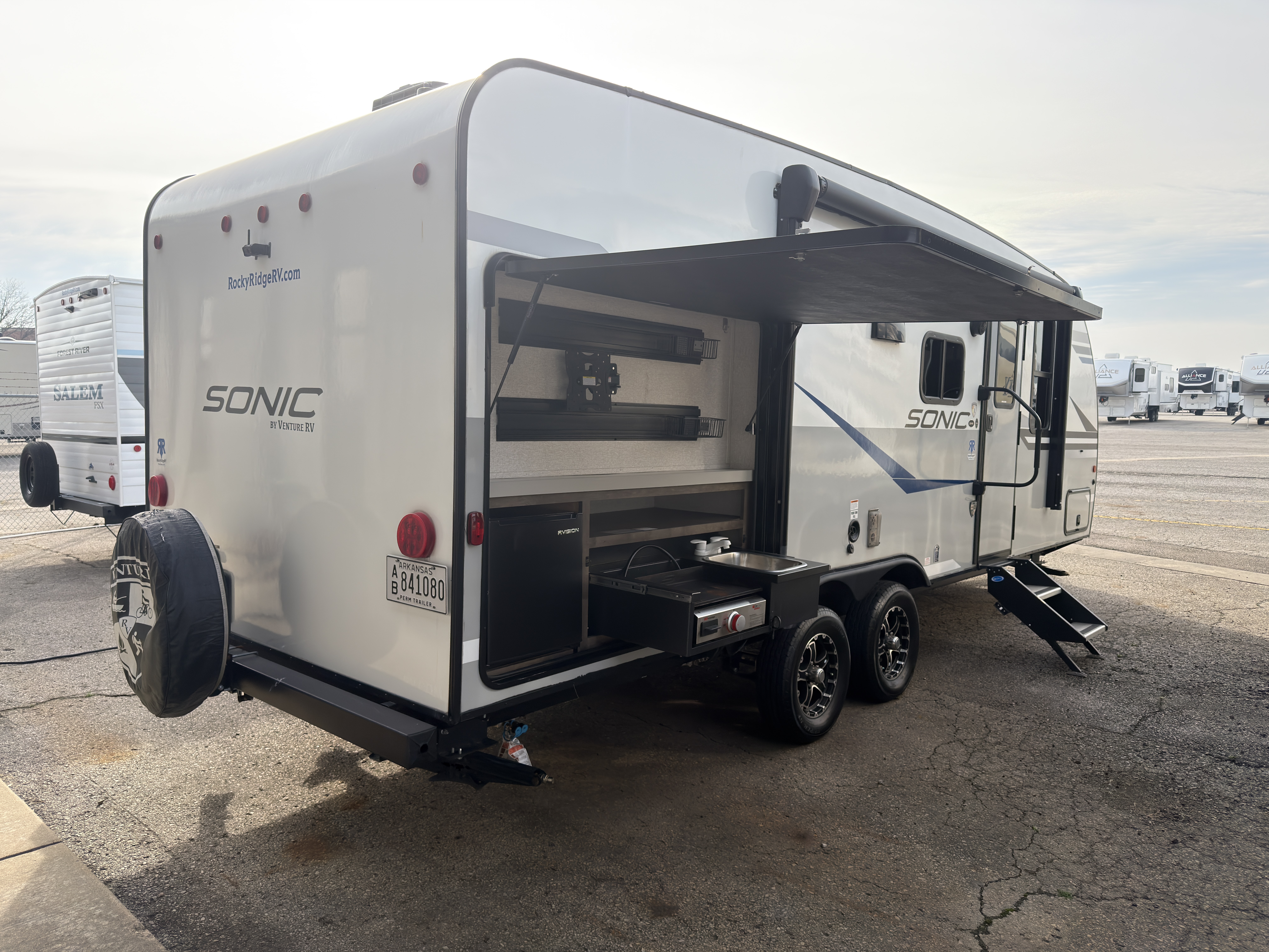 2022 Venture RV Sonic SN220VRB - Image 5