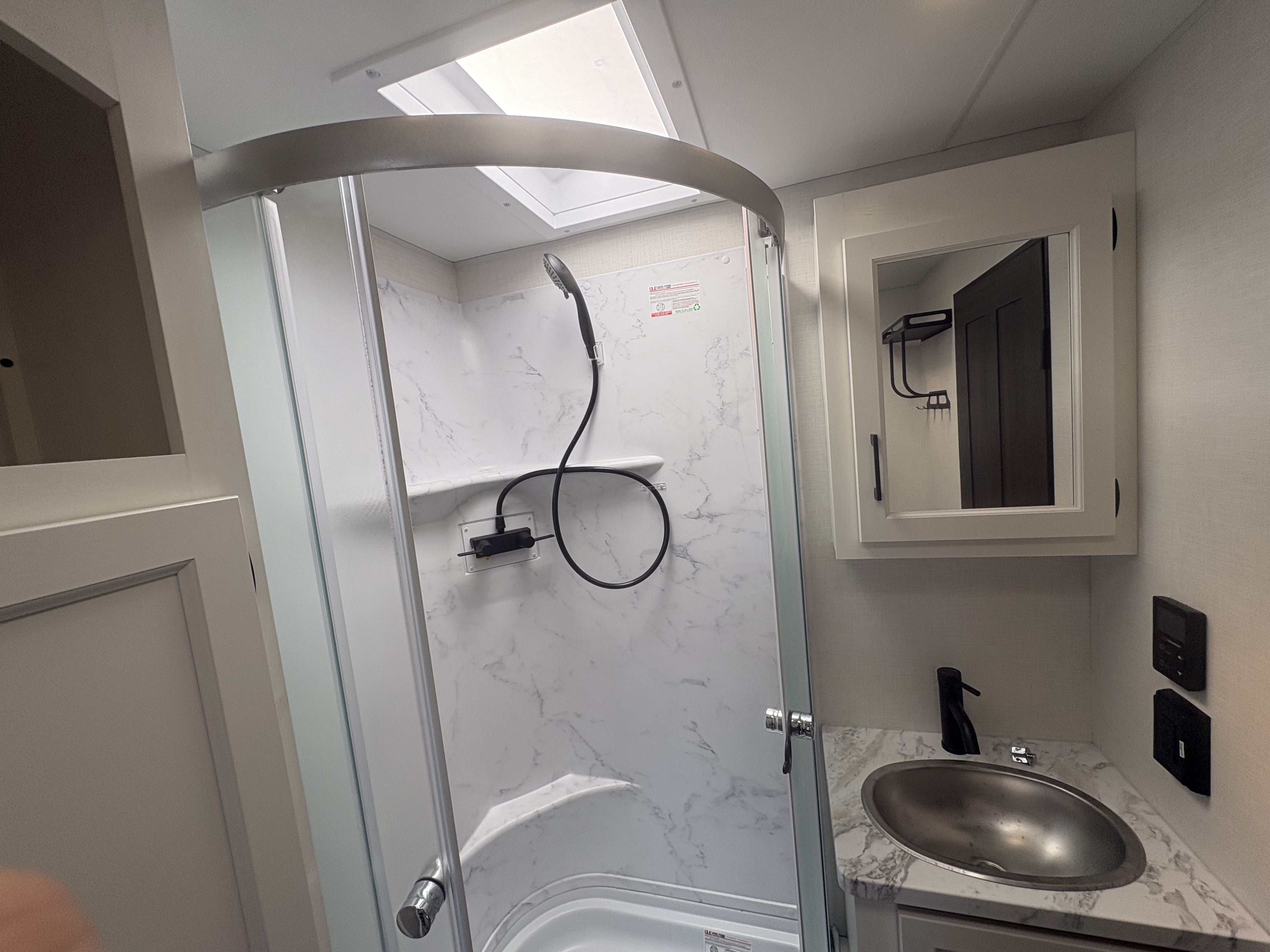 2026 VENTURE RV SPORTTREK 327VIK - Image 27