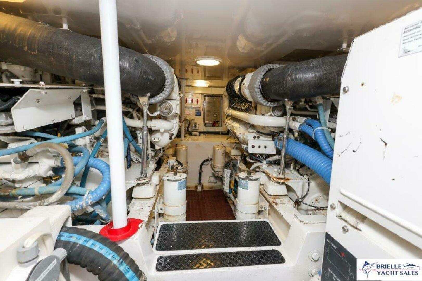 2005 Viking 45 Convertible - Image 10