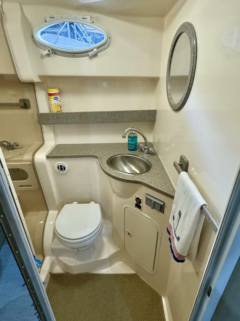 2004 Rinker 342 Fiesta Vee - Image 66