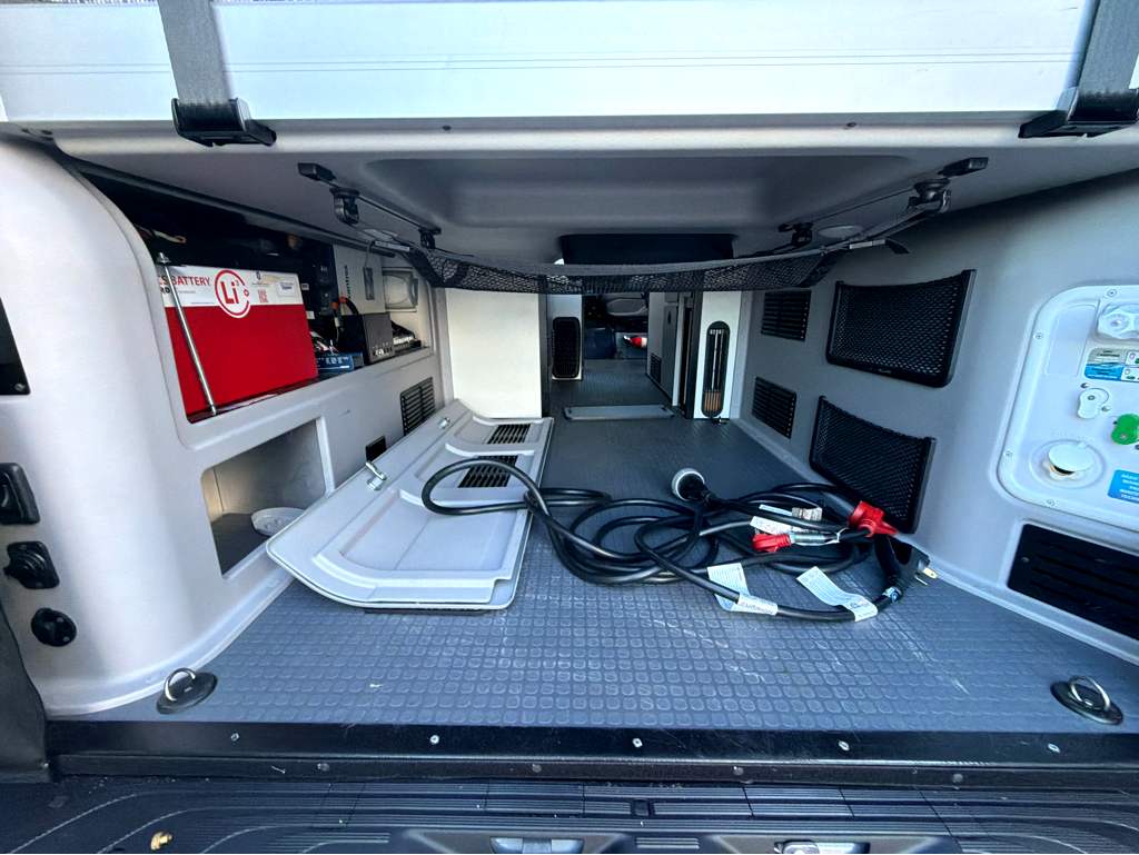 2023 WINNEBAGO REVEL 44E - Image 35