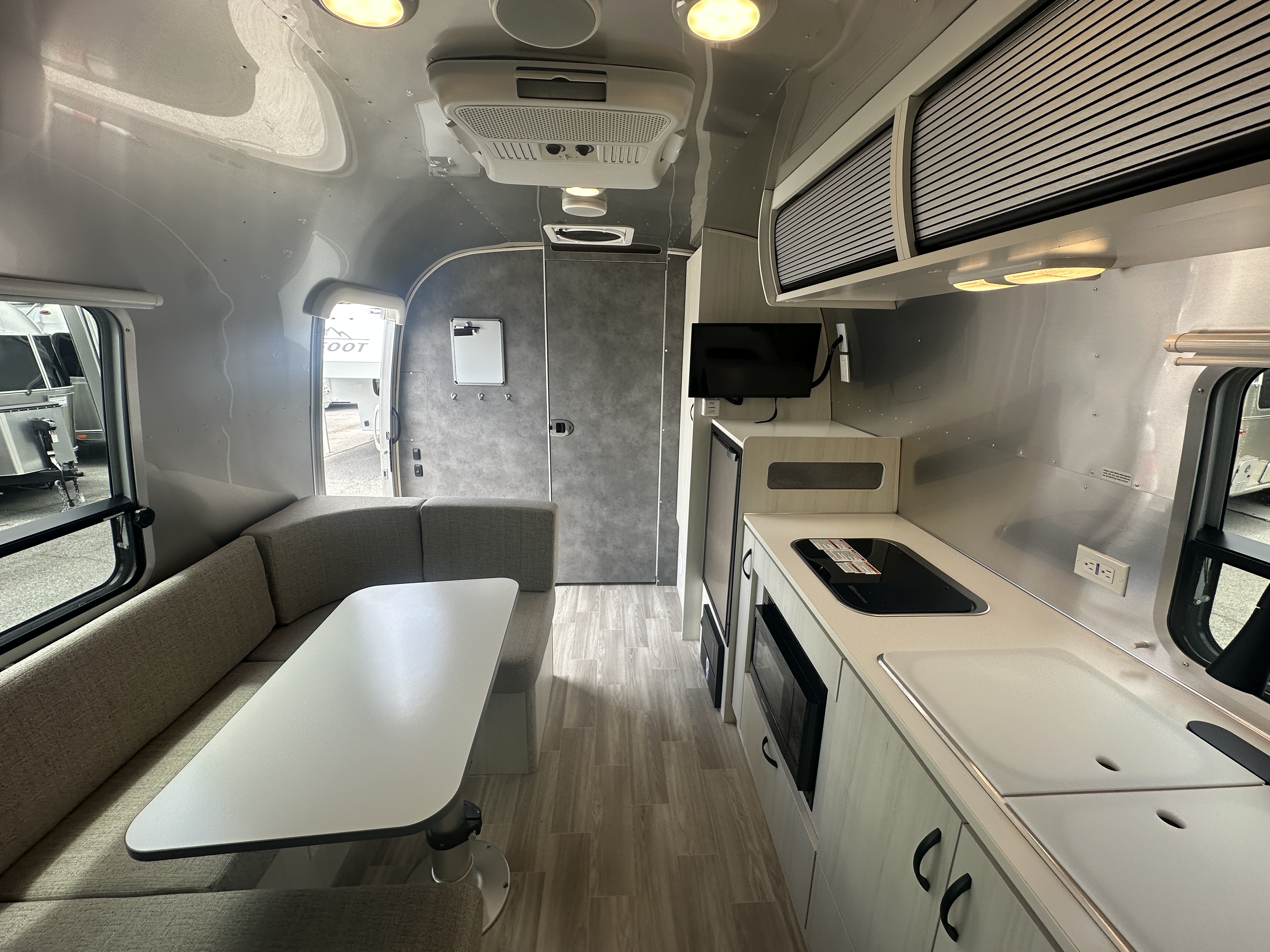 2024 Airstream Bambi 22FB - Image 22