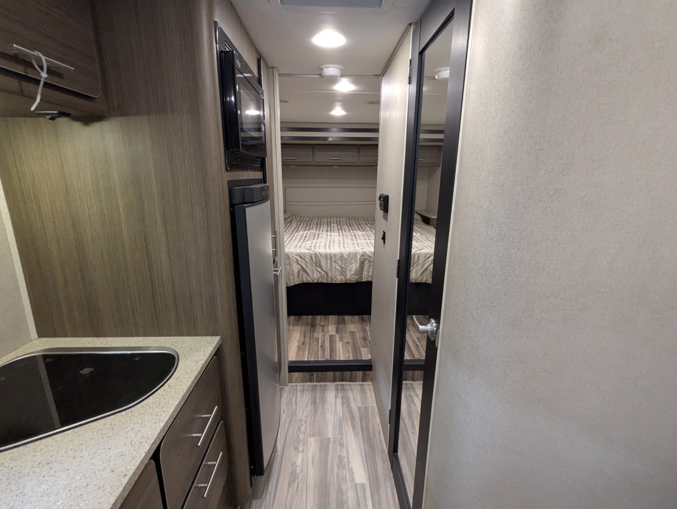 2015 RENEGADE Villagio 25QRS - Image 15