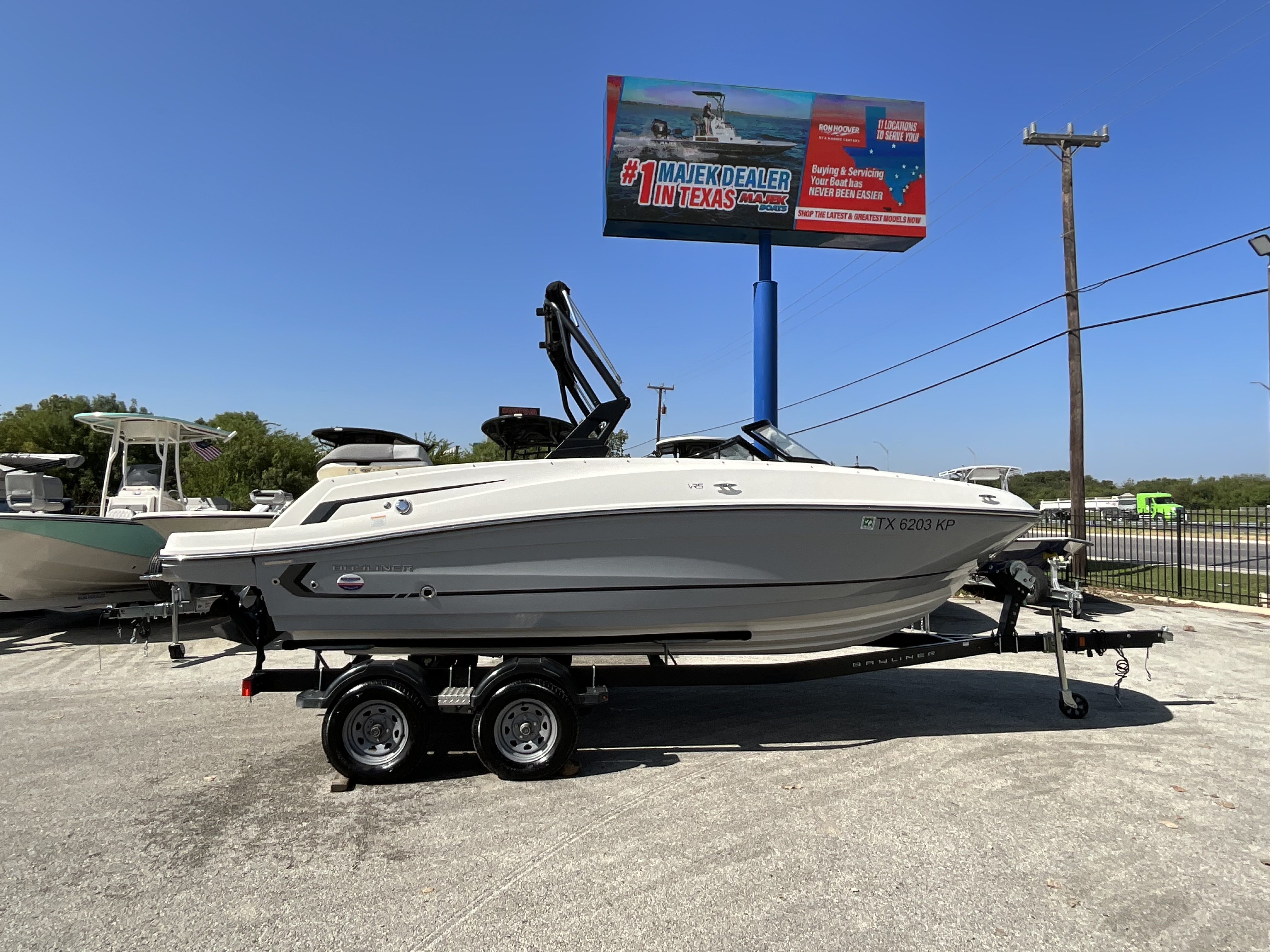 2022 Bayliner VR5 Base - Image 1
