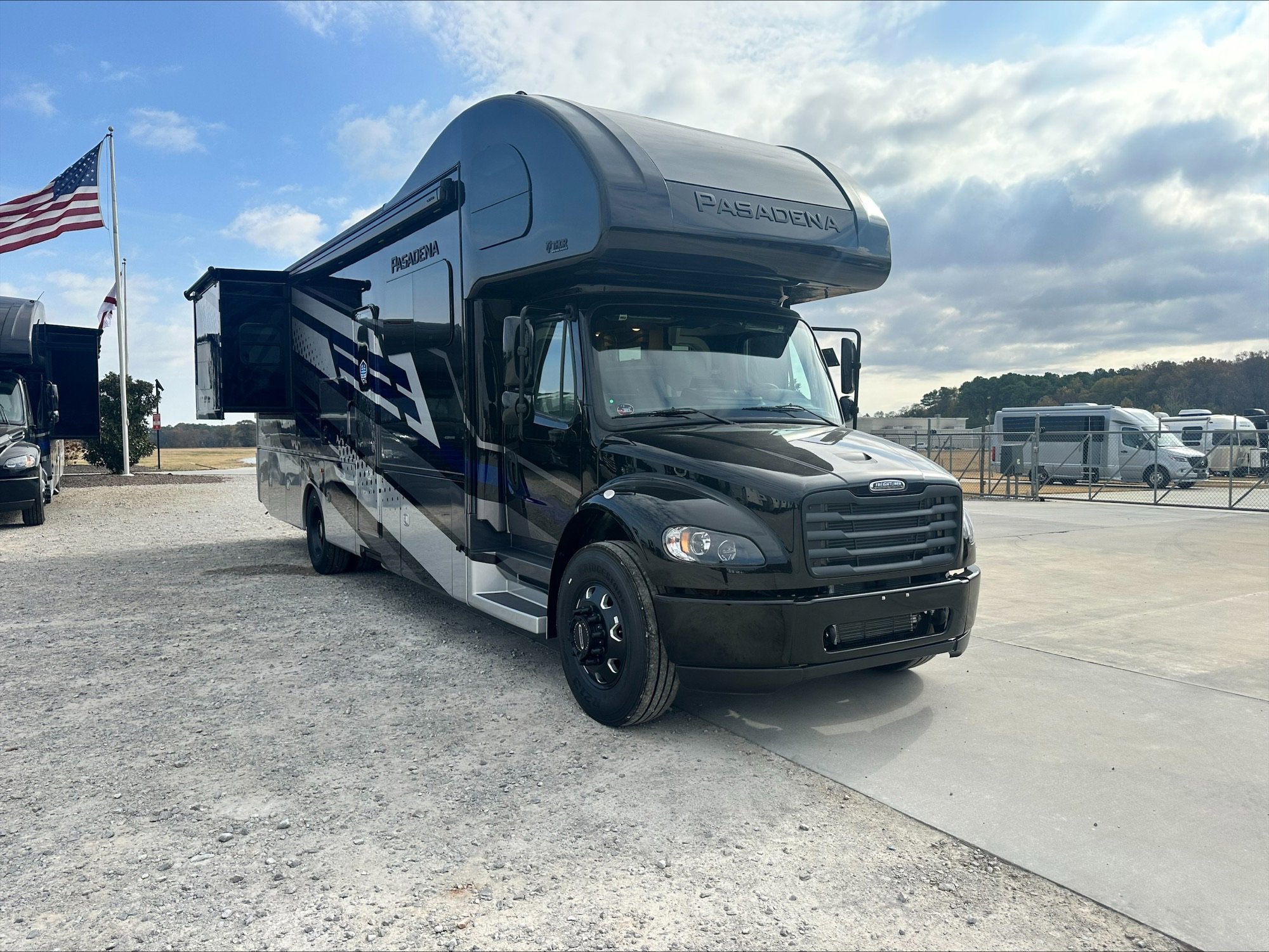 2026 THOR MOTOR COACH PASADENA 34XG - Image 1
