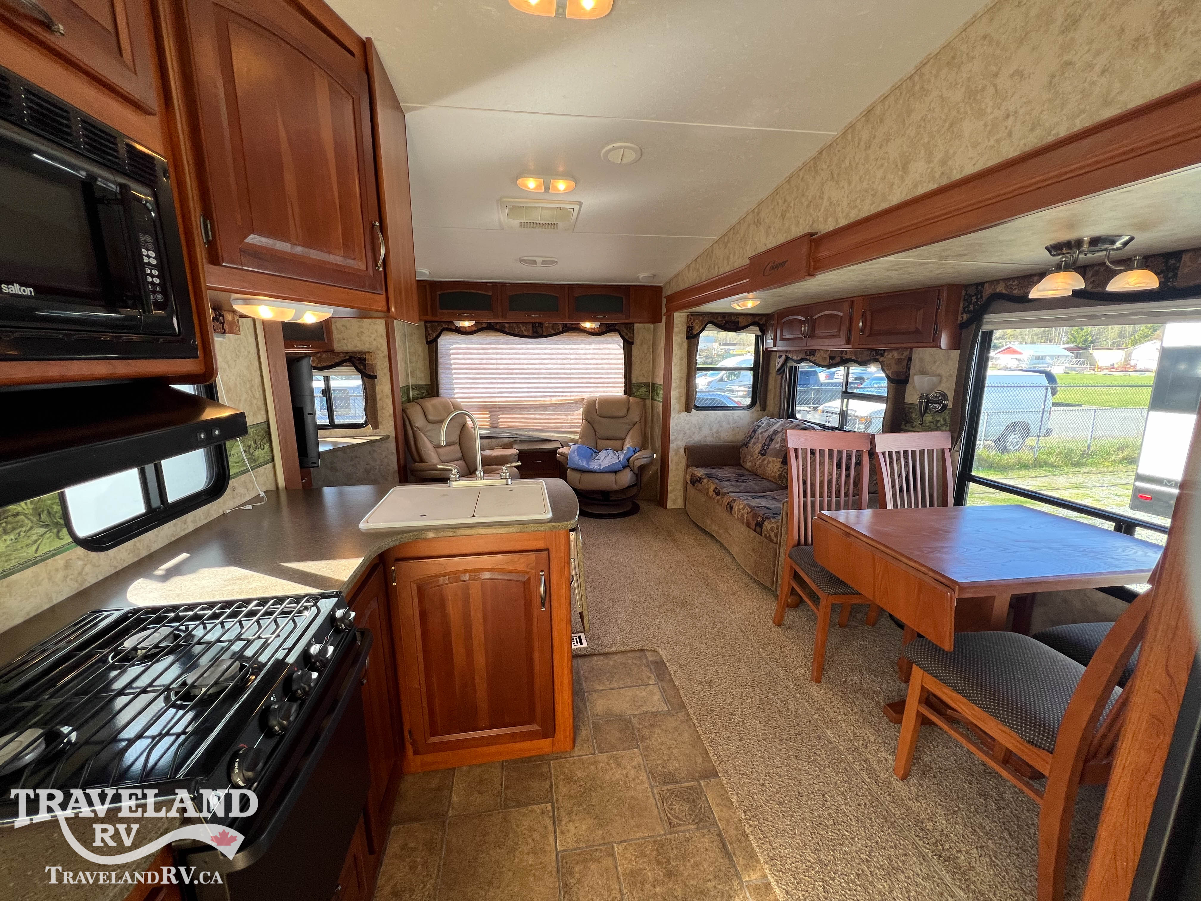 2011 Keystone Cougar 318SAB - Image 6
