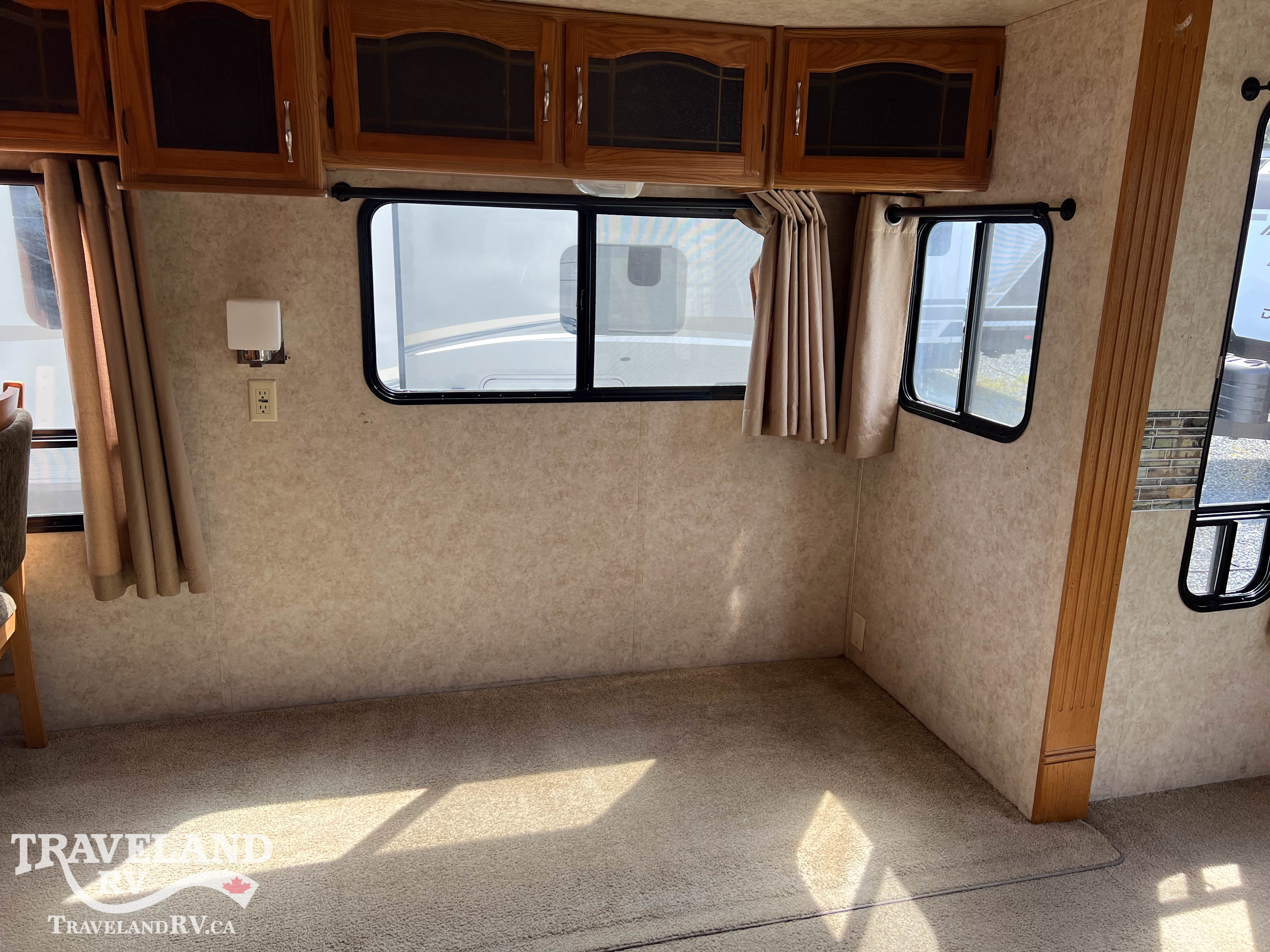 2006 KEYSTONE MONTANA 3400RL - Image 9