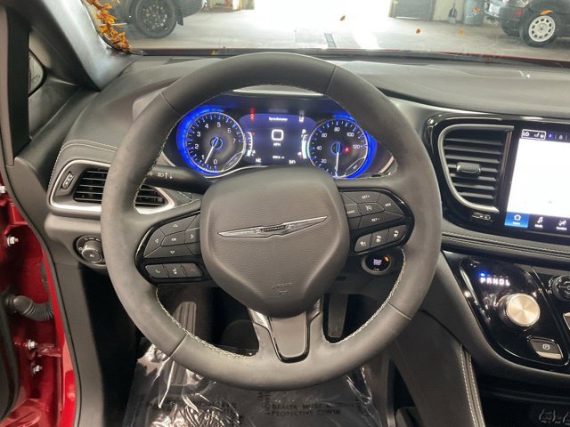 2025 Chrysler Pacifica Limited FWD - Image 14
