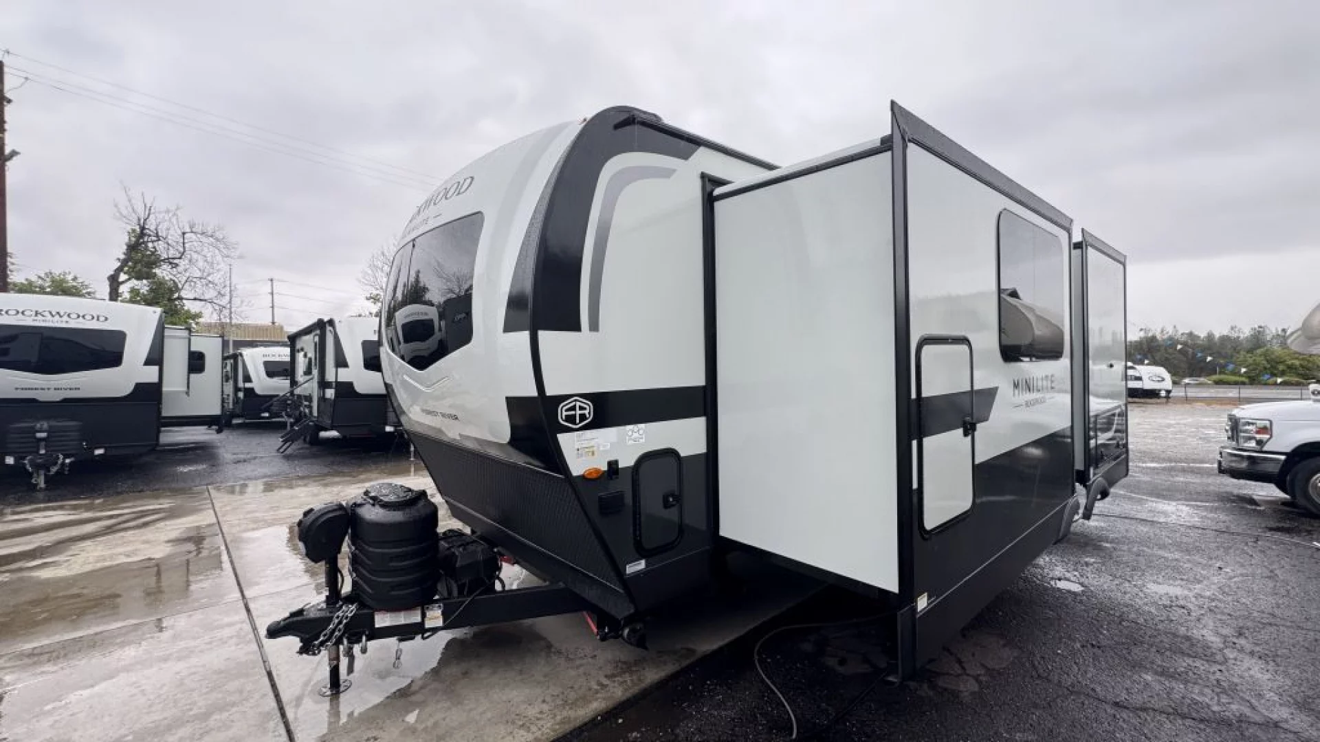2027 FOREST RIVER ROCKWOOD MINI LITE 2523MBR - Image 6