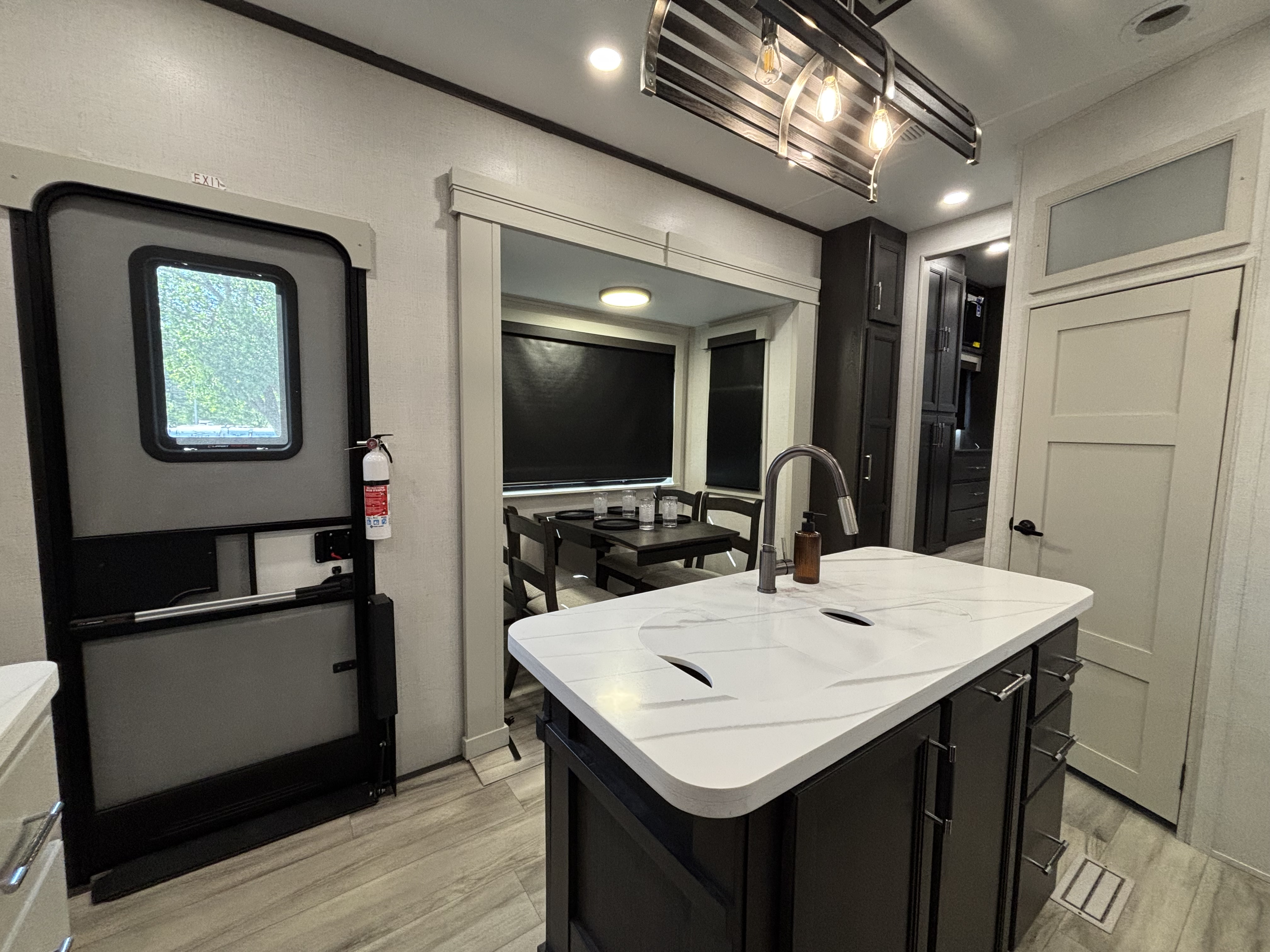2025 Keystone Alpine 3700FL - Image 11