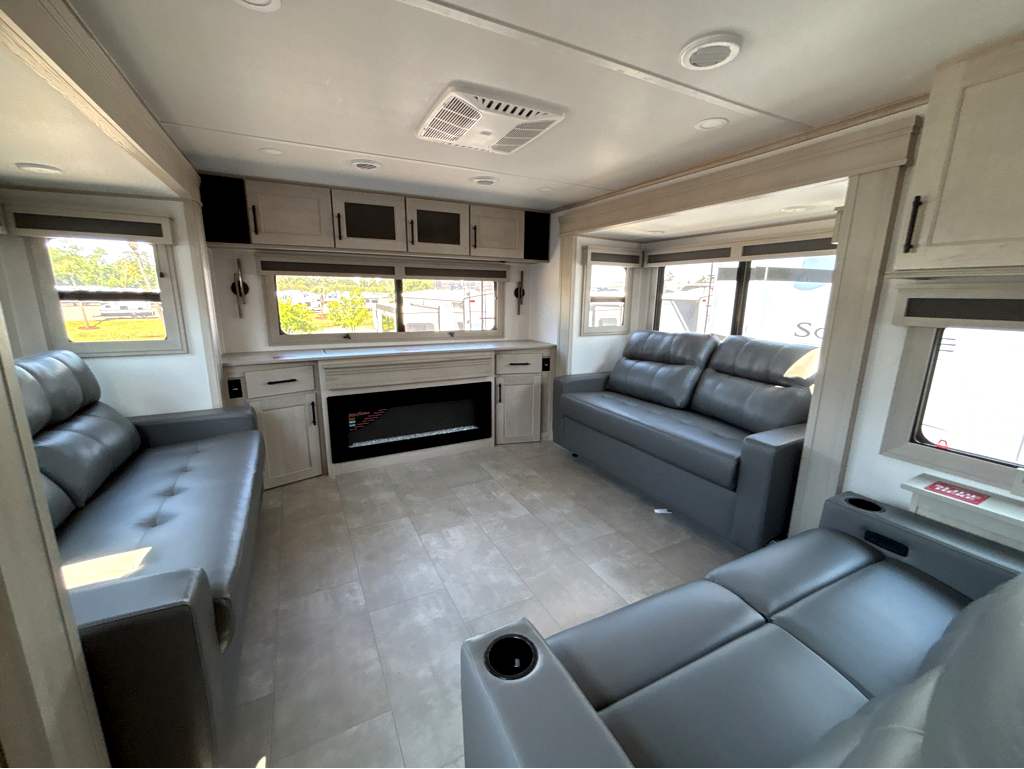 2026 GRAND DESIGN SOLITUDE 376RD - Image 16