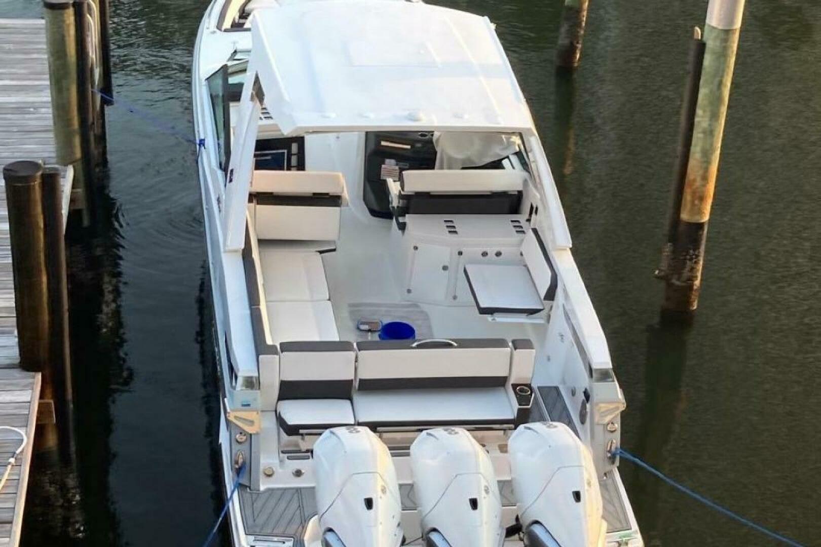2022 Monterey 385 Super Express - Image 2