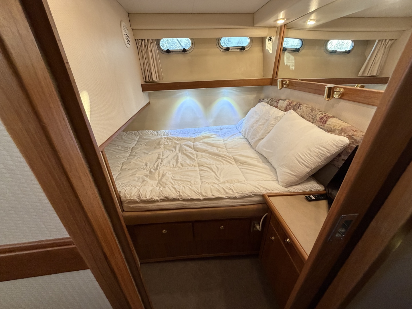 1999 Bayliner 4788 - Image 28