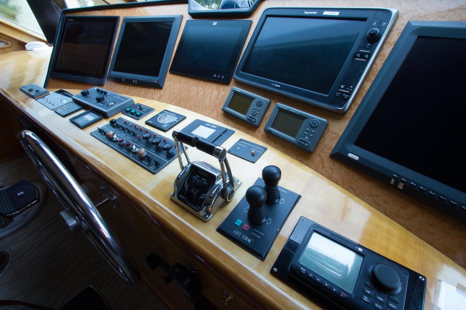 2002 President 100 Motor Yacht - Image 24