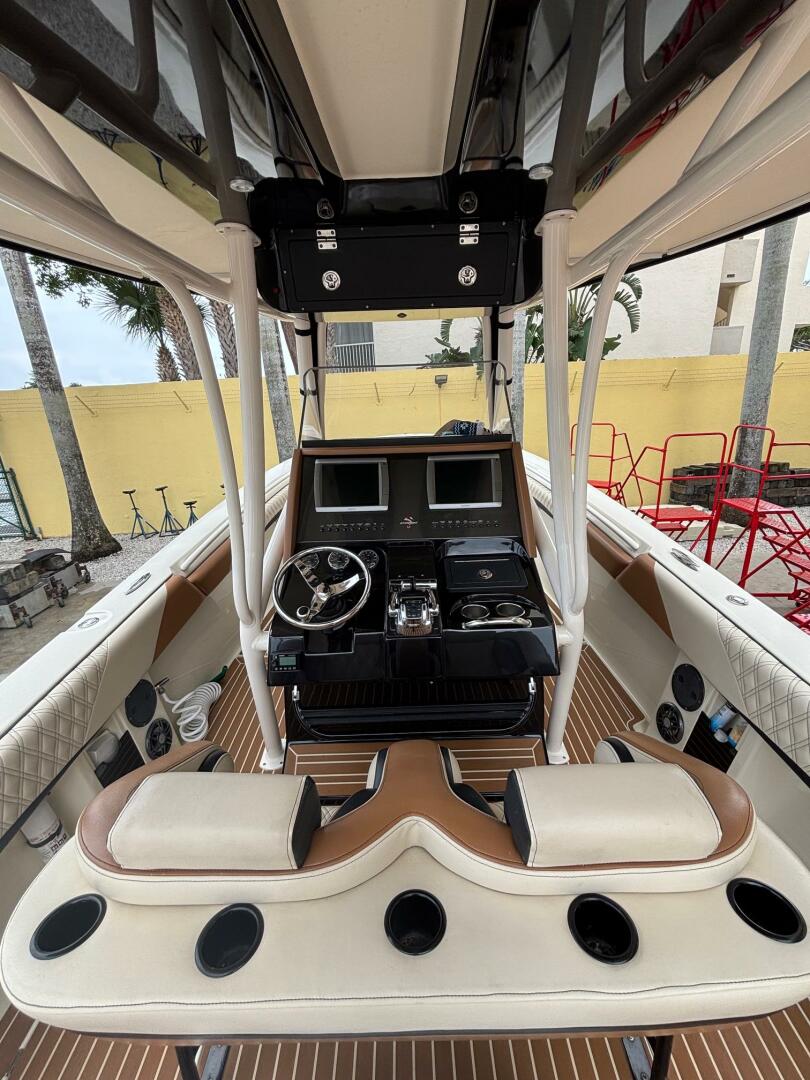 2013 Statement 35 Center Console - Image 10