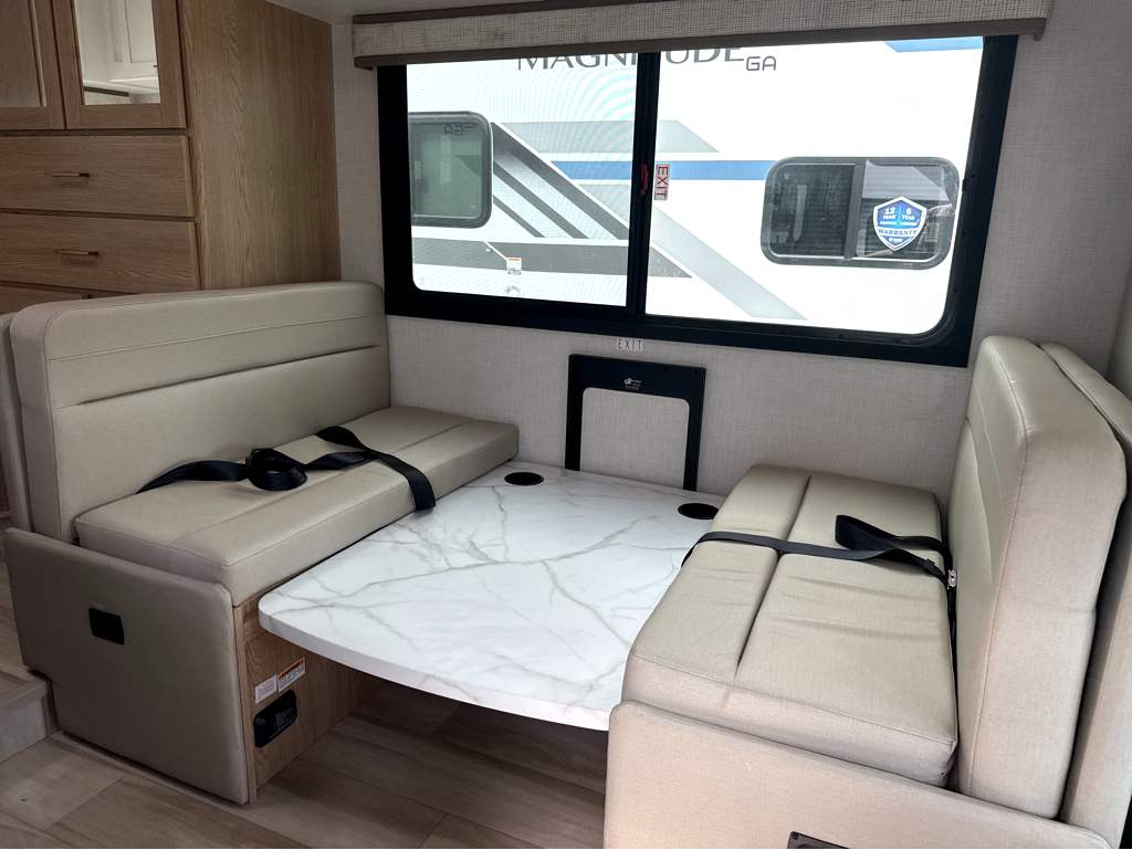 2027 THOR MOTOR COACH MAGNITUDE GA21 - Image 15