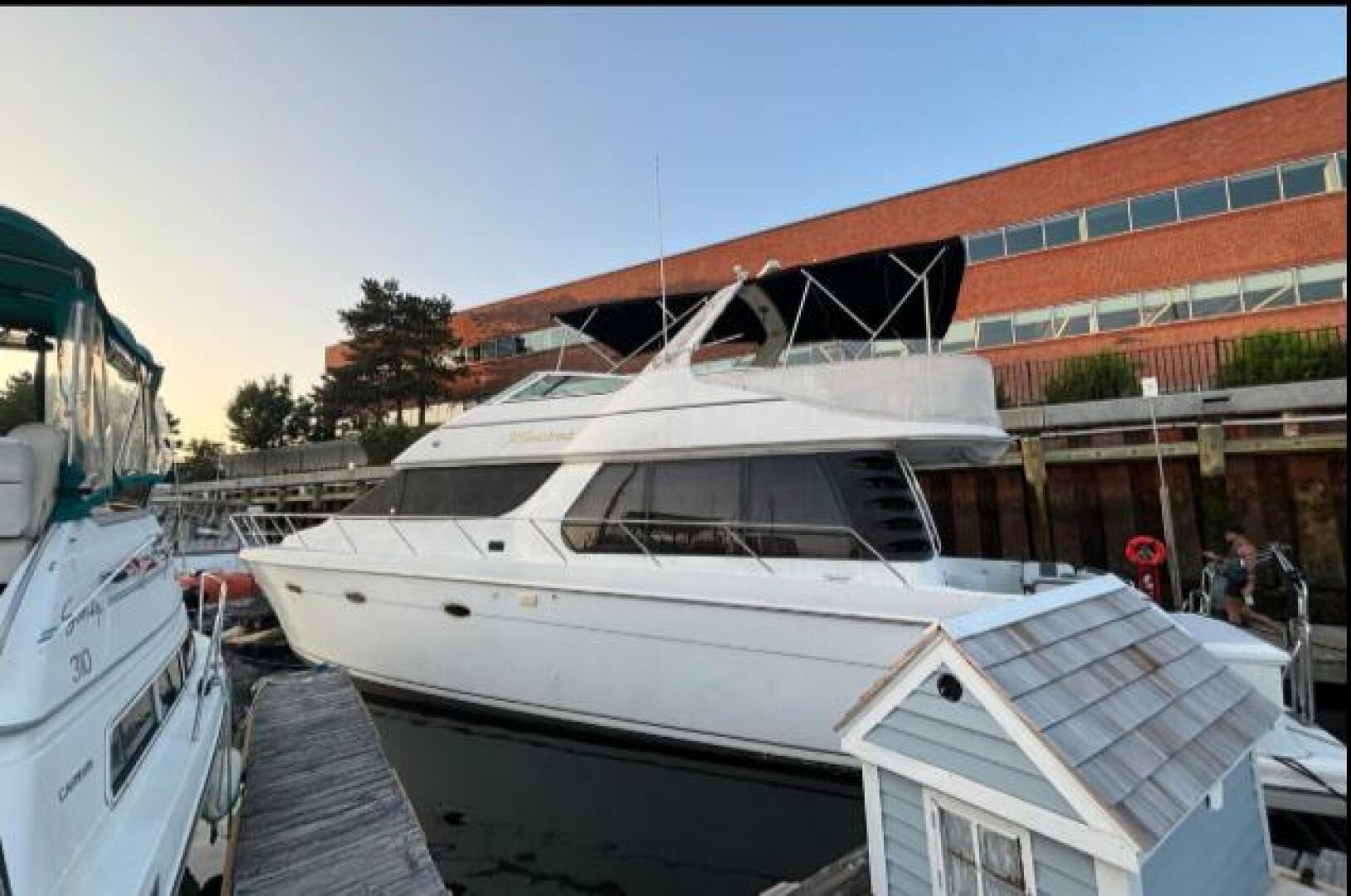 1998 Carver 530 Voyager - Image 12