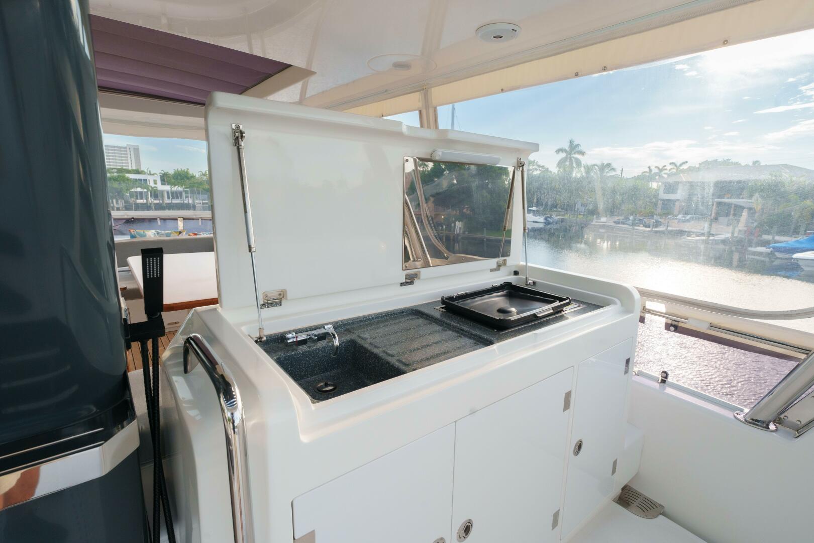 2020 Sirena 64 - Image 40