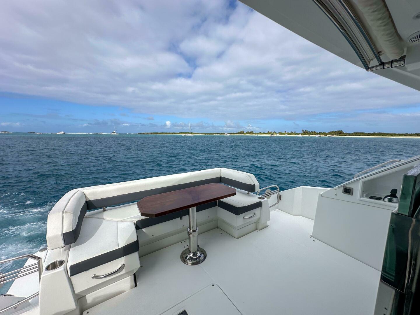 2019 Cruisers Yachts 50 Cantius - Image 38