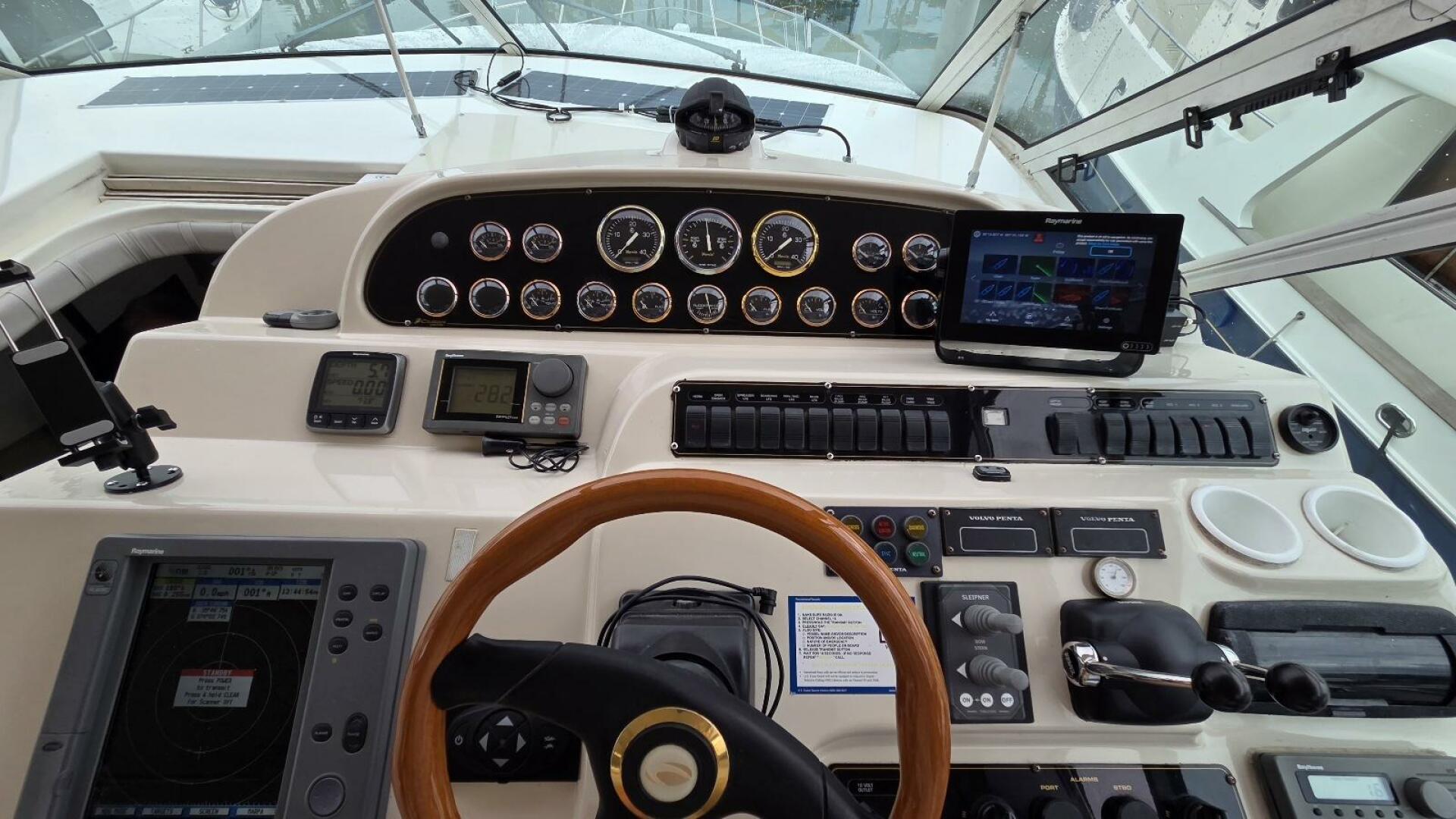 2000 Cruisers Yachts 4450 Express Motor Yacht - Image 23