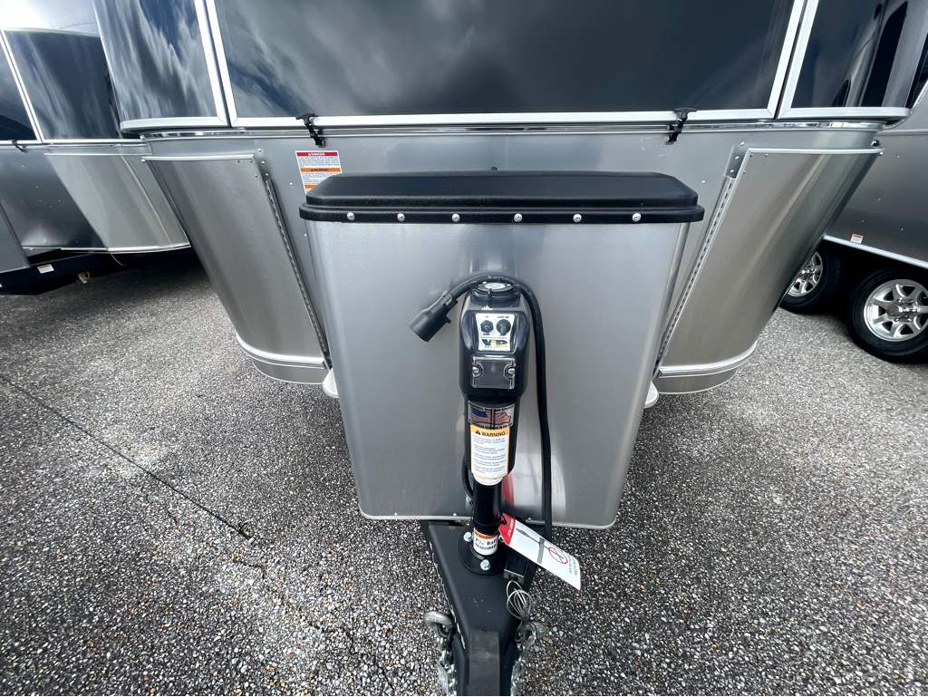 2026 AIRSTREAM GLOBETROTTER 27FBT - Image 10