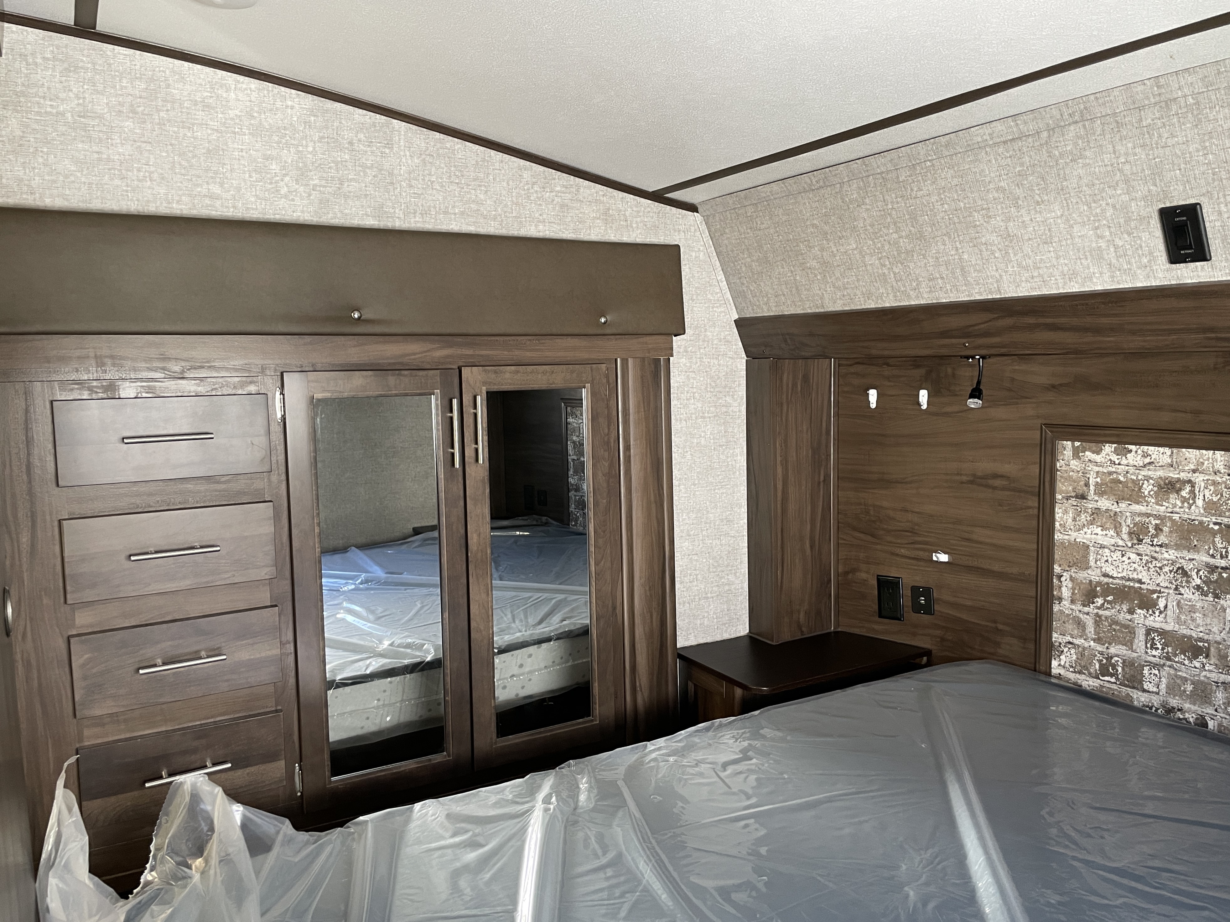 2018 Forest River Cherokee Arctic Wolf 265DBH8 - Image 25