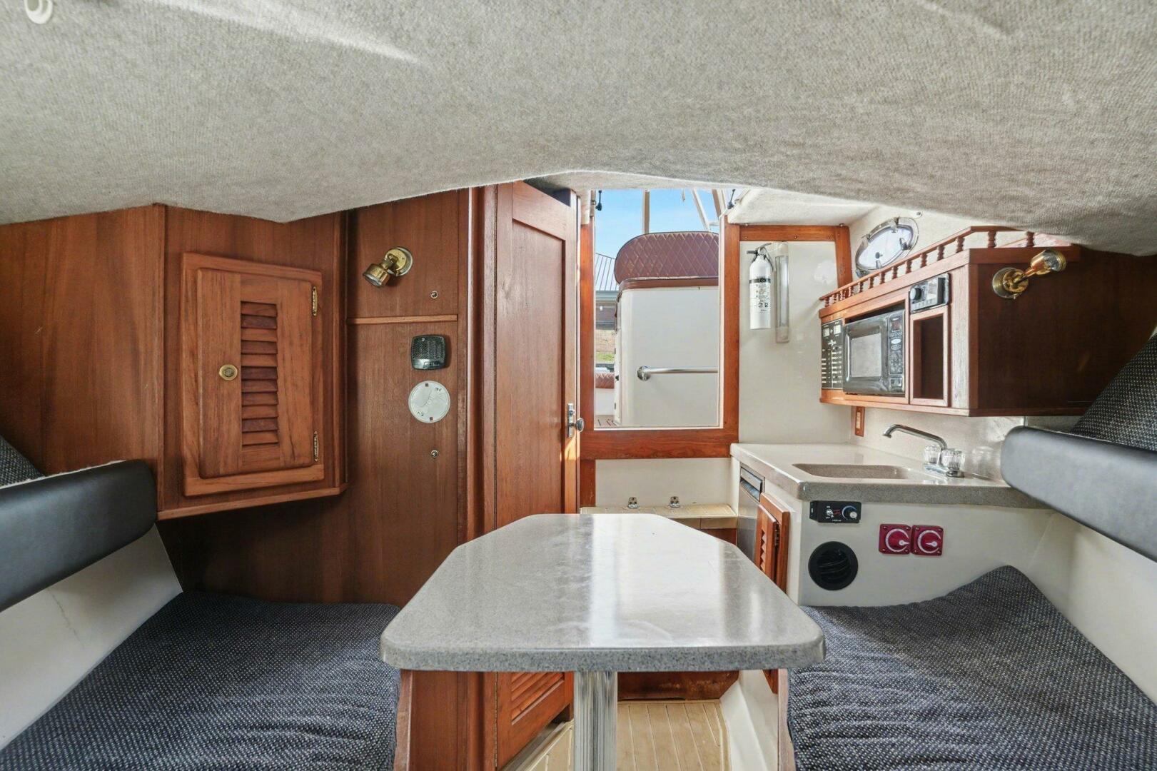 2002 Albemarle 268 Express Fisherman Base - Image 9