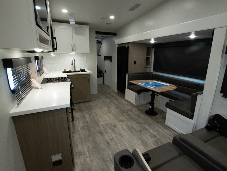 2026 Jayco Eagle HT 31QCD - Image 5