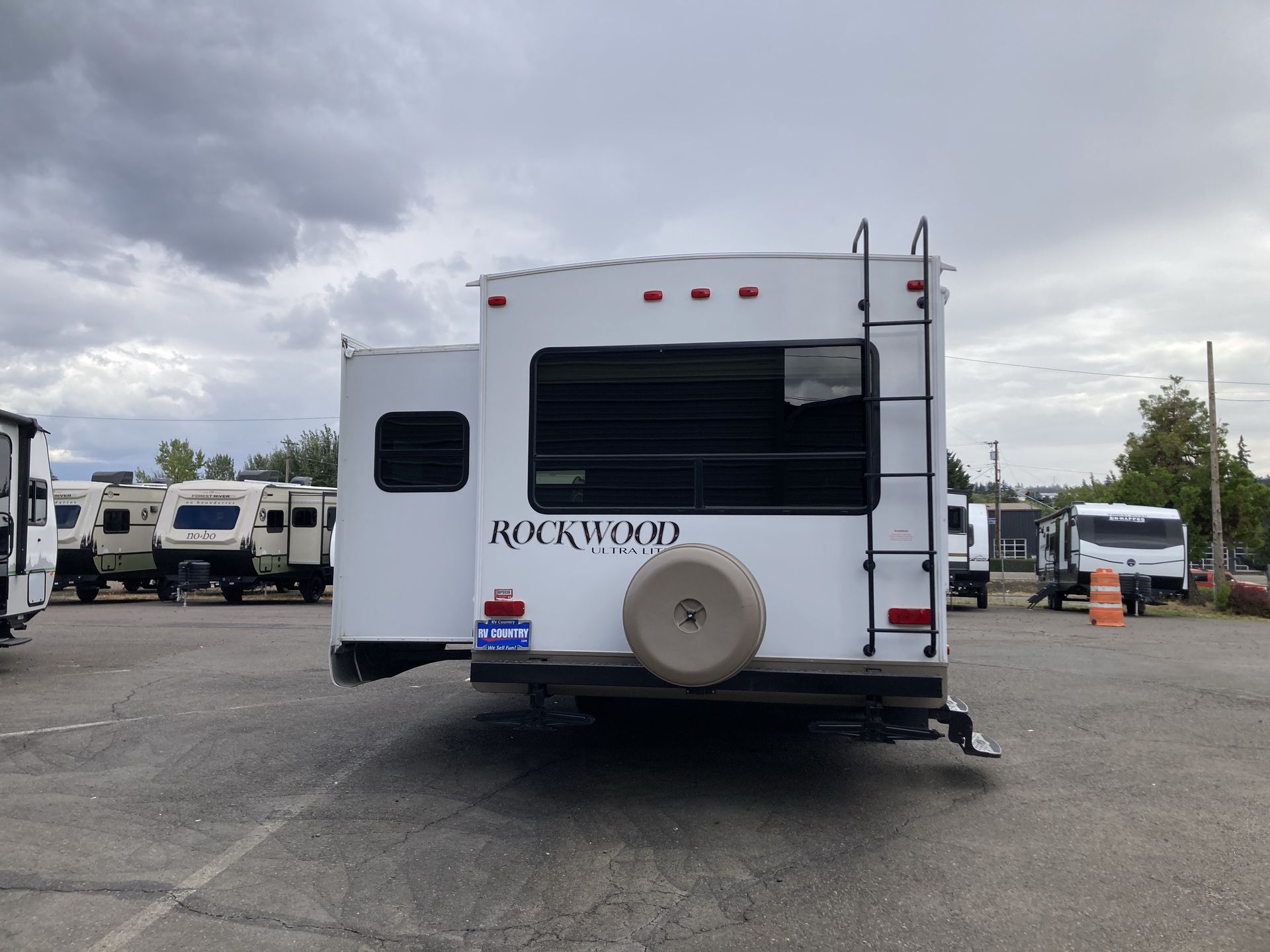 2015 Forest River Rockwood Ultra Lite 2604WS - Image 7