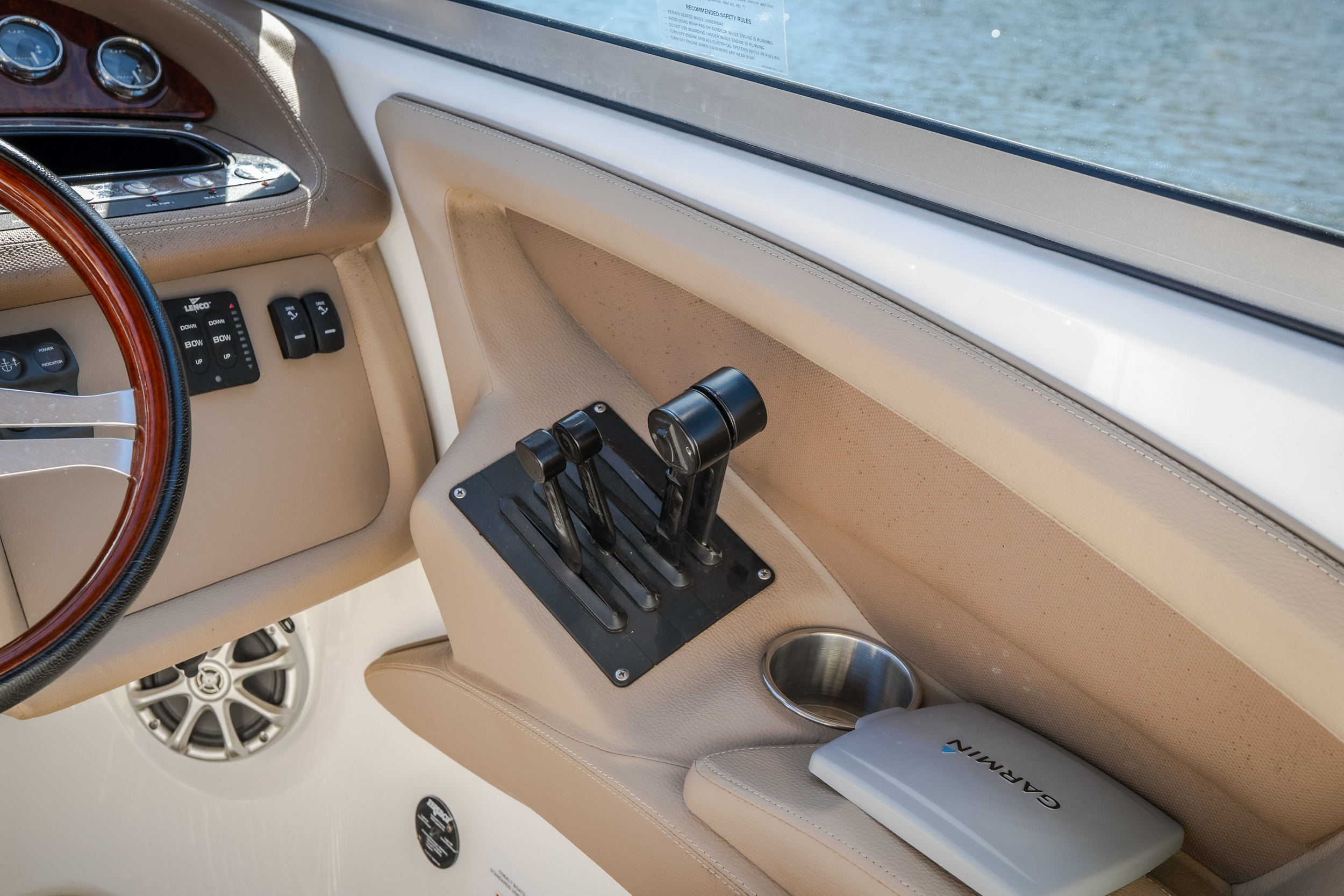 2010 Cobalt 302 - Image 36