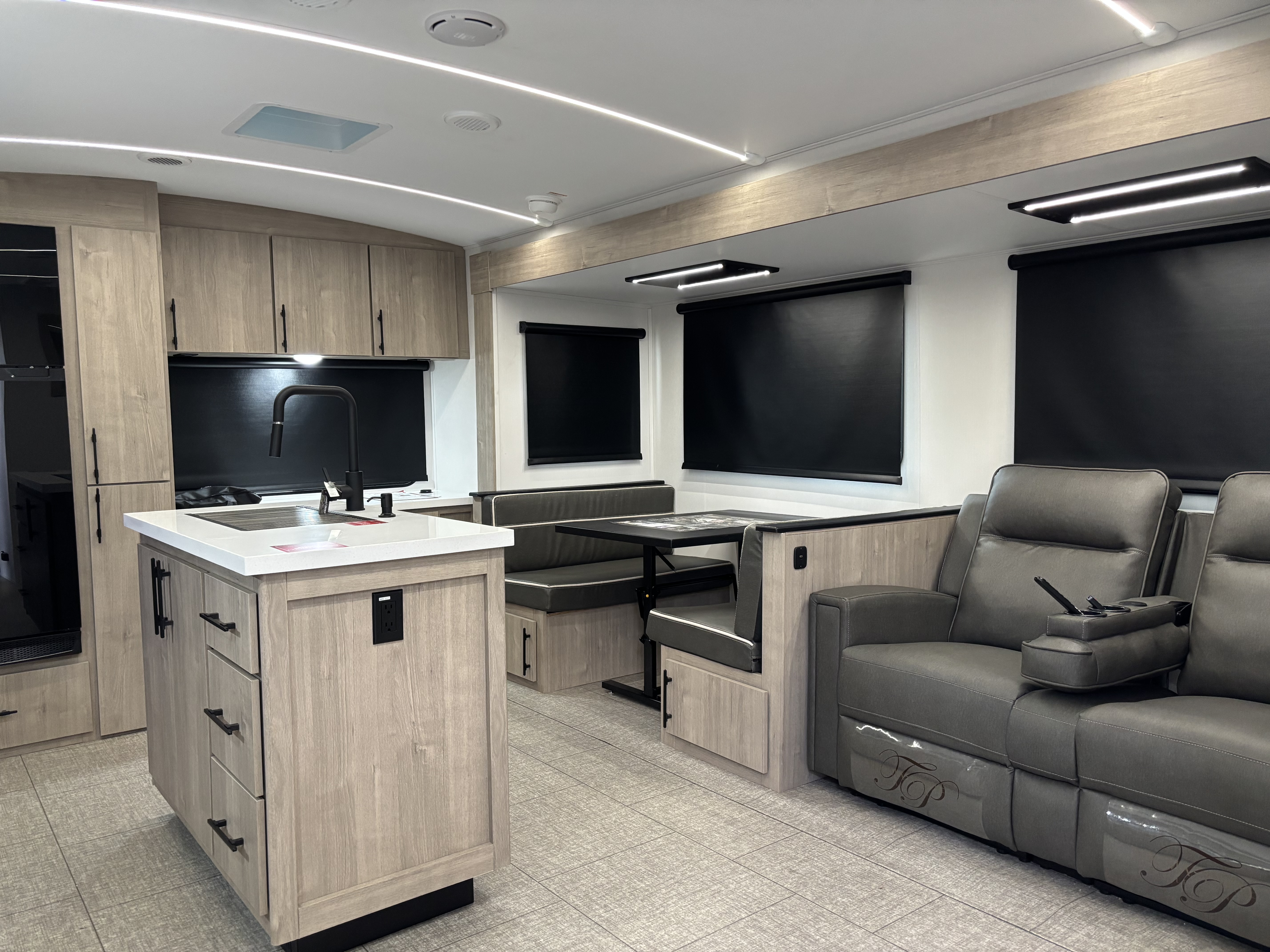 2026 Grand Design Imagine 2670MK - Image 9