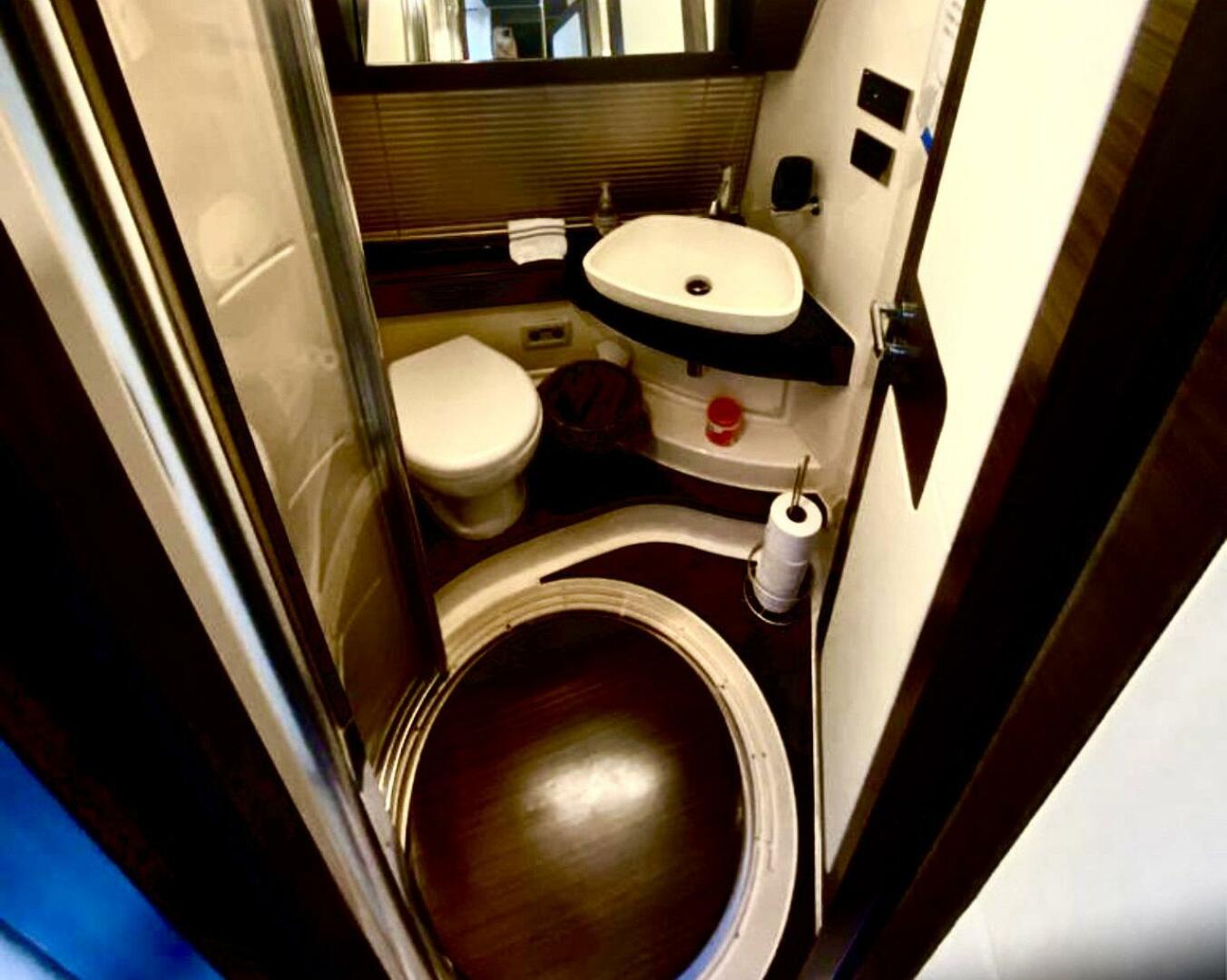 2013 Azimut 55S - Image 9