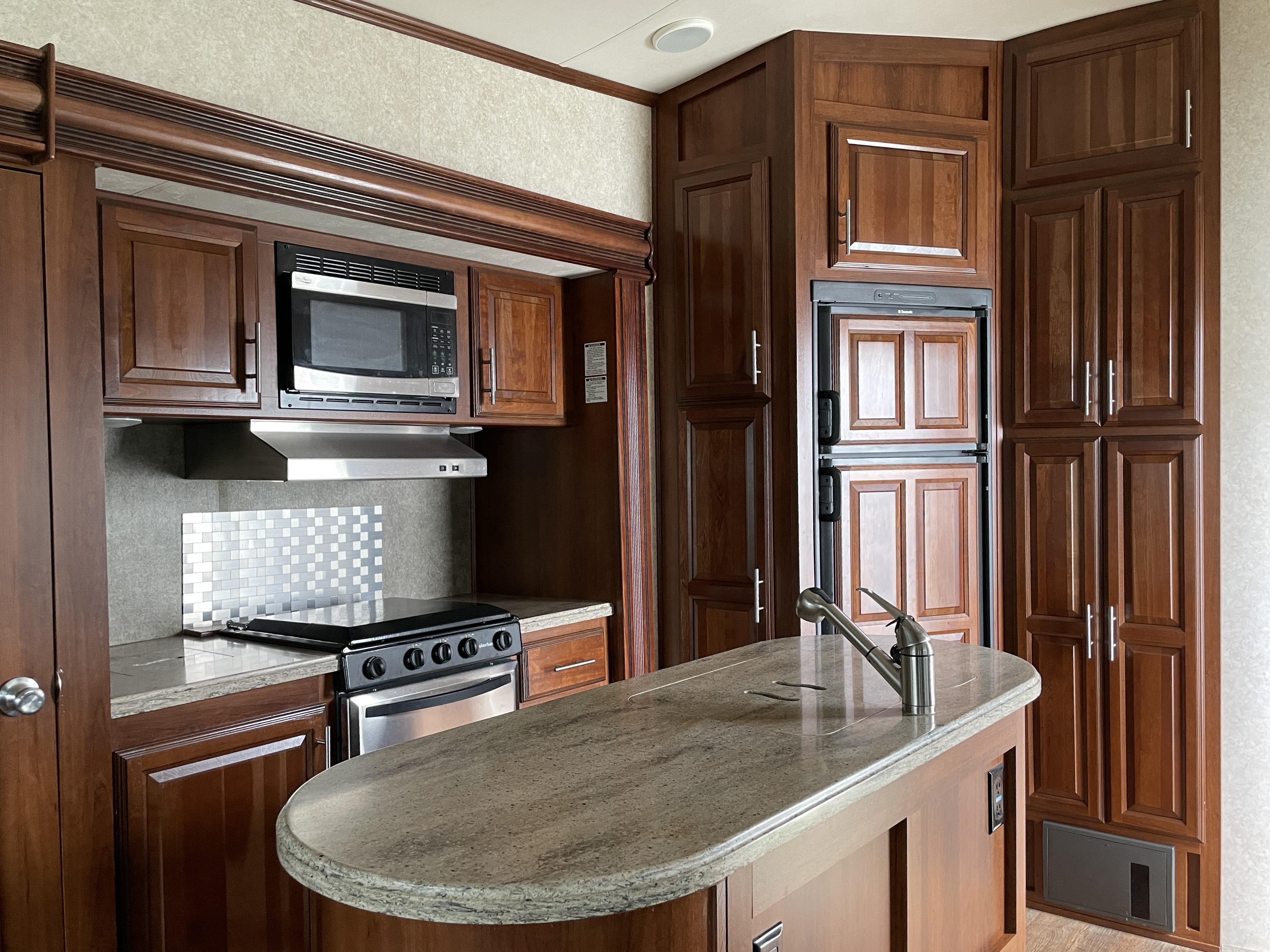 2015 Forest River Wildcat 295RSX - Image 11