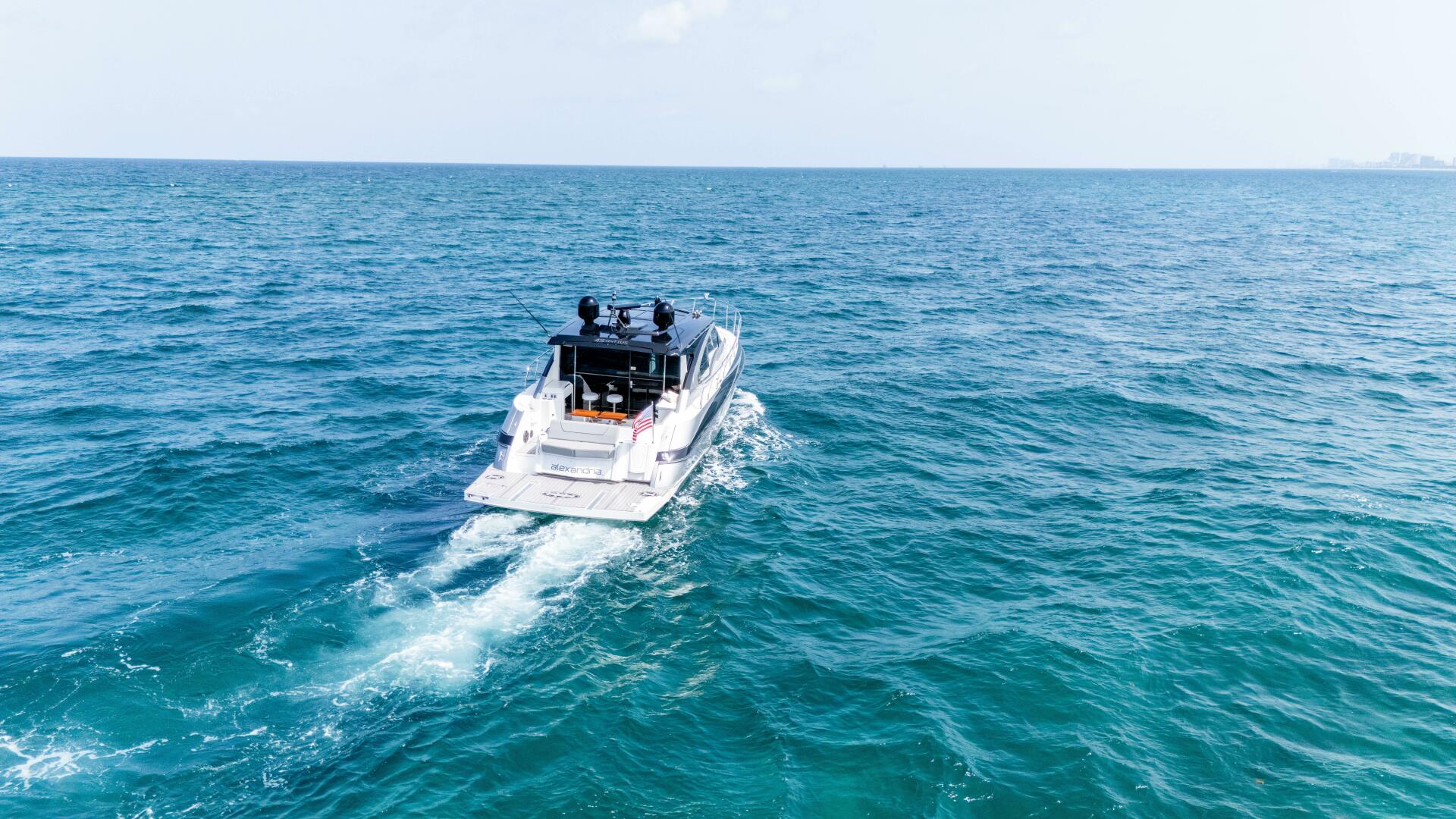 2014 Cruisers Yachts 45 Cantius - Image 4
