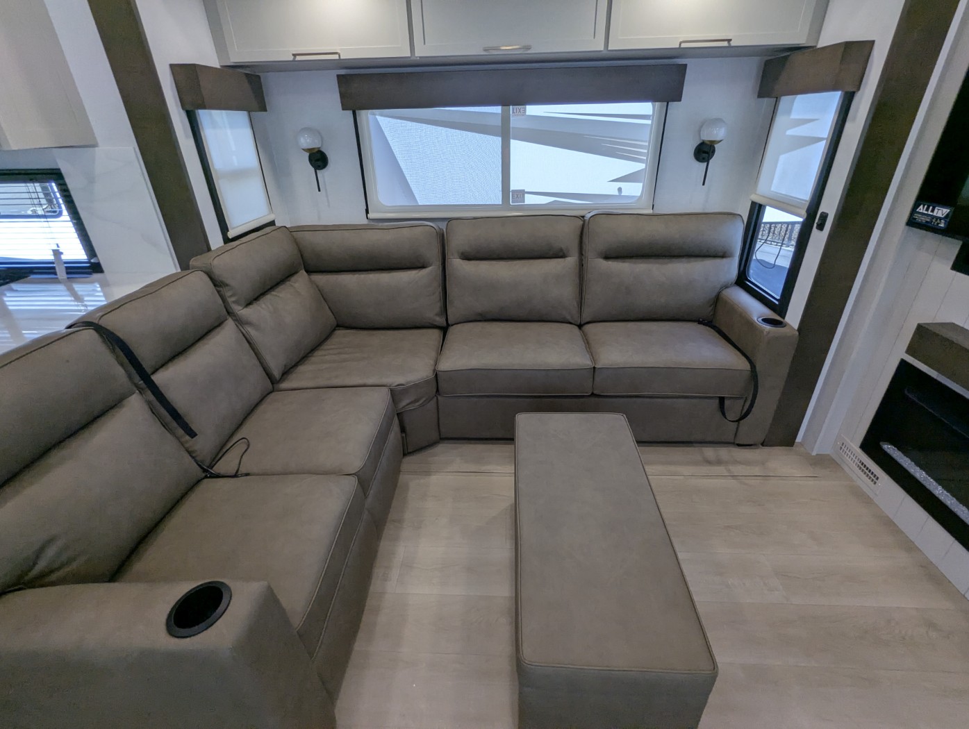 2027 Alliance RV Paradigm 312RK - Image 22